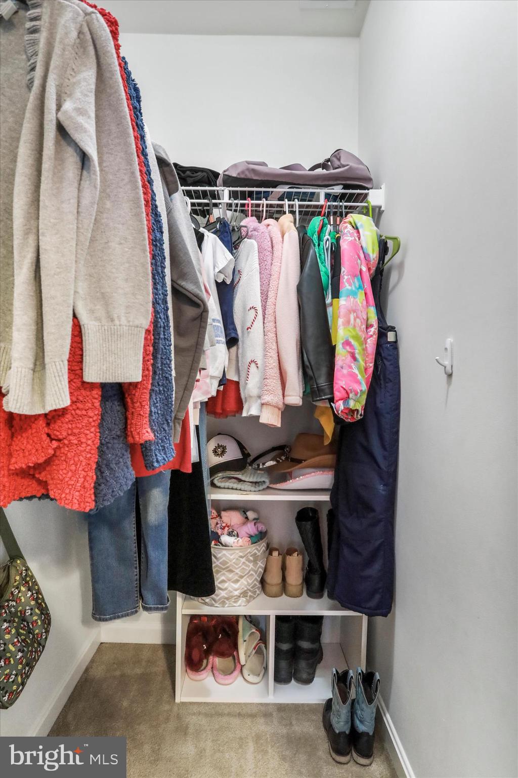 ROLLING HILLS - Residential