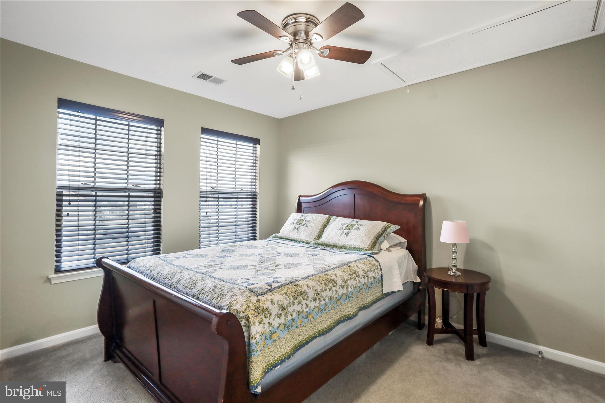 ROLLING HILLS - Residential