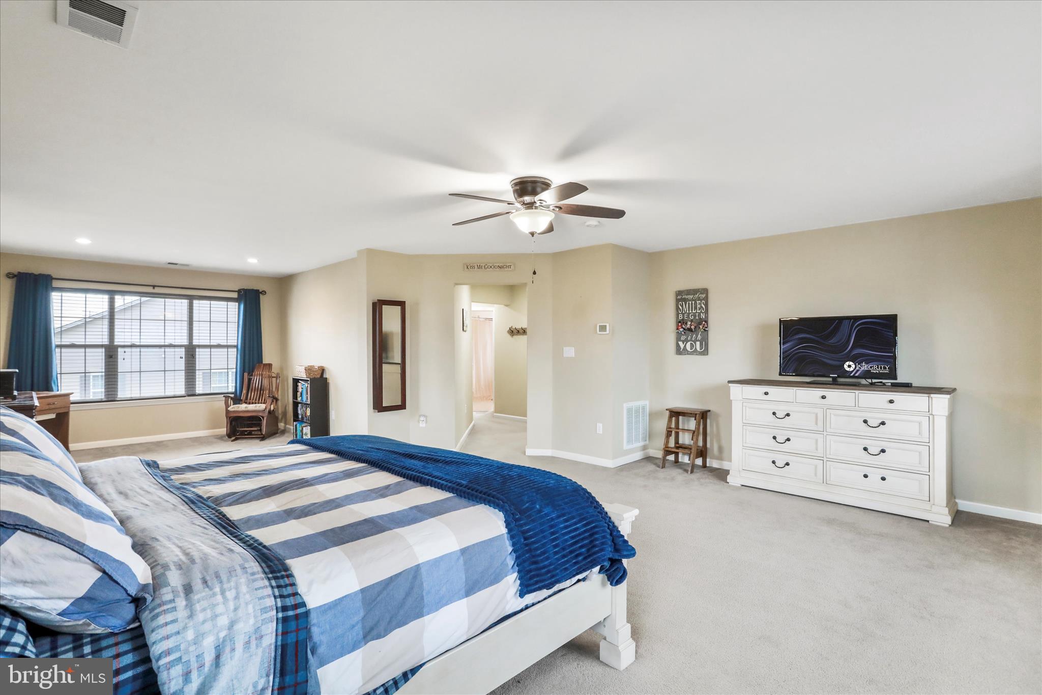 ROLLING HILLS - Residential