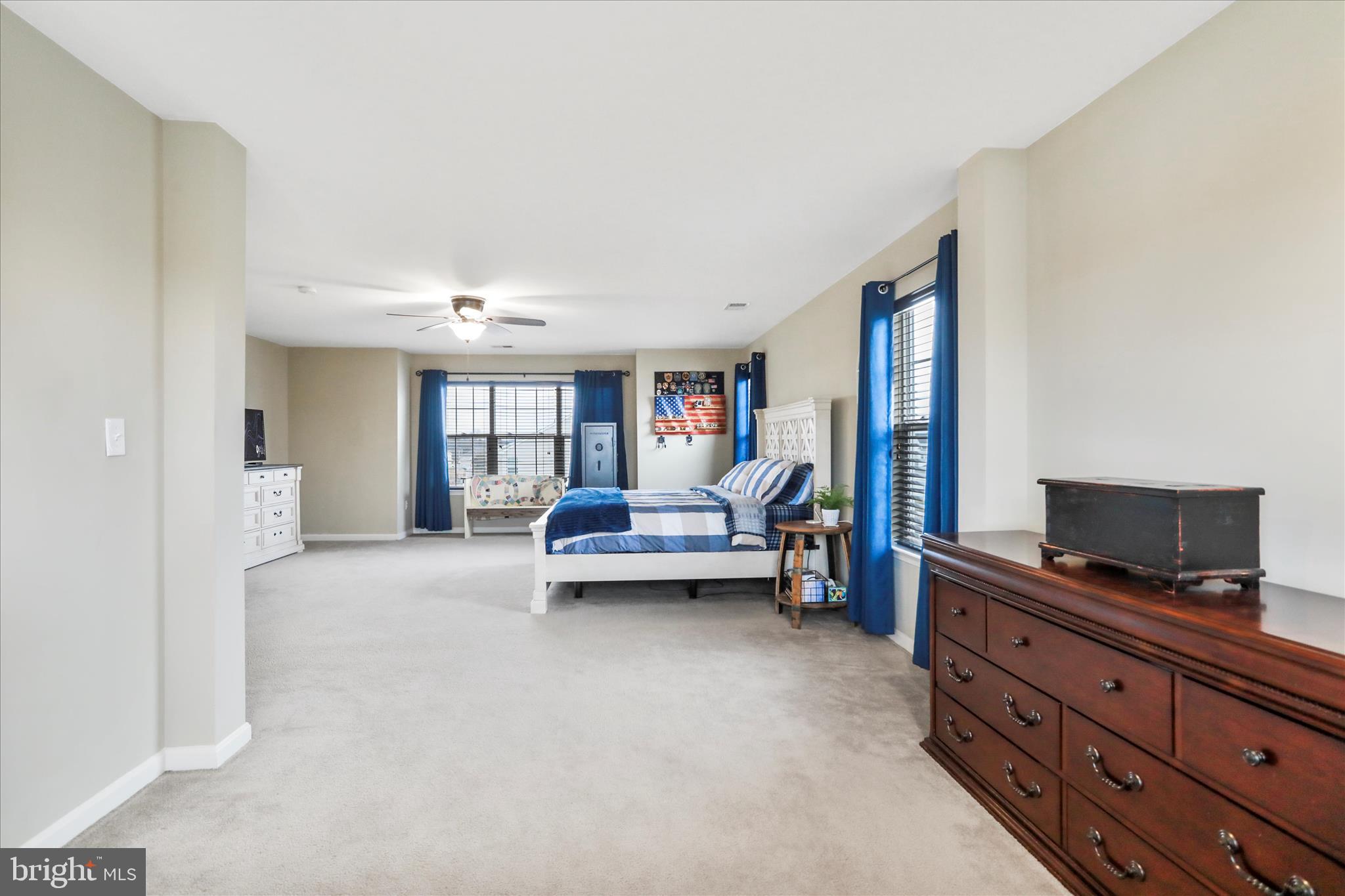 ROLLING HILLS - Residential