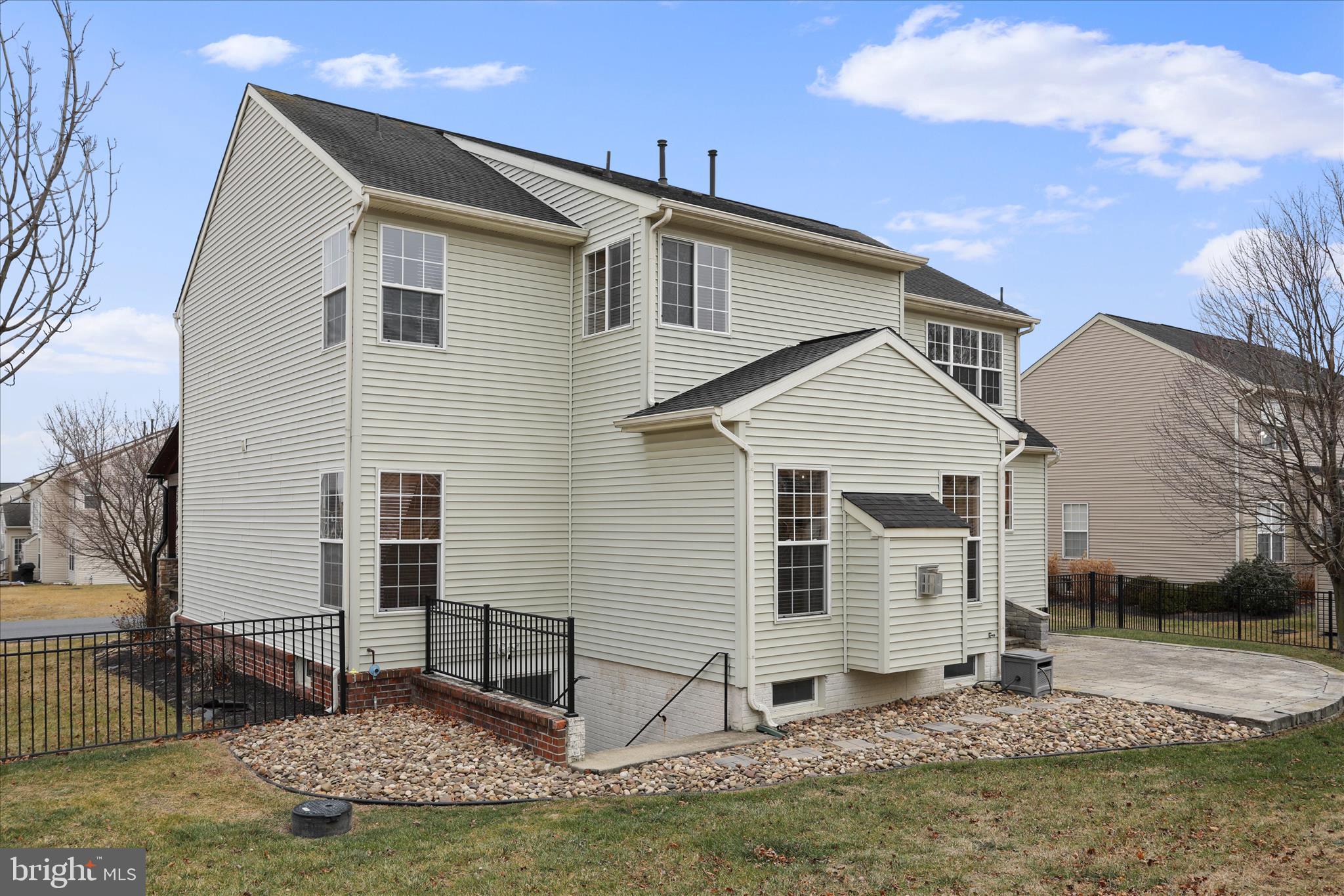 ROLLING HILLS - Residential