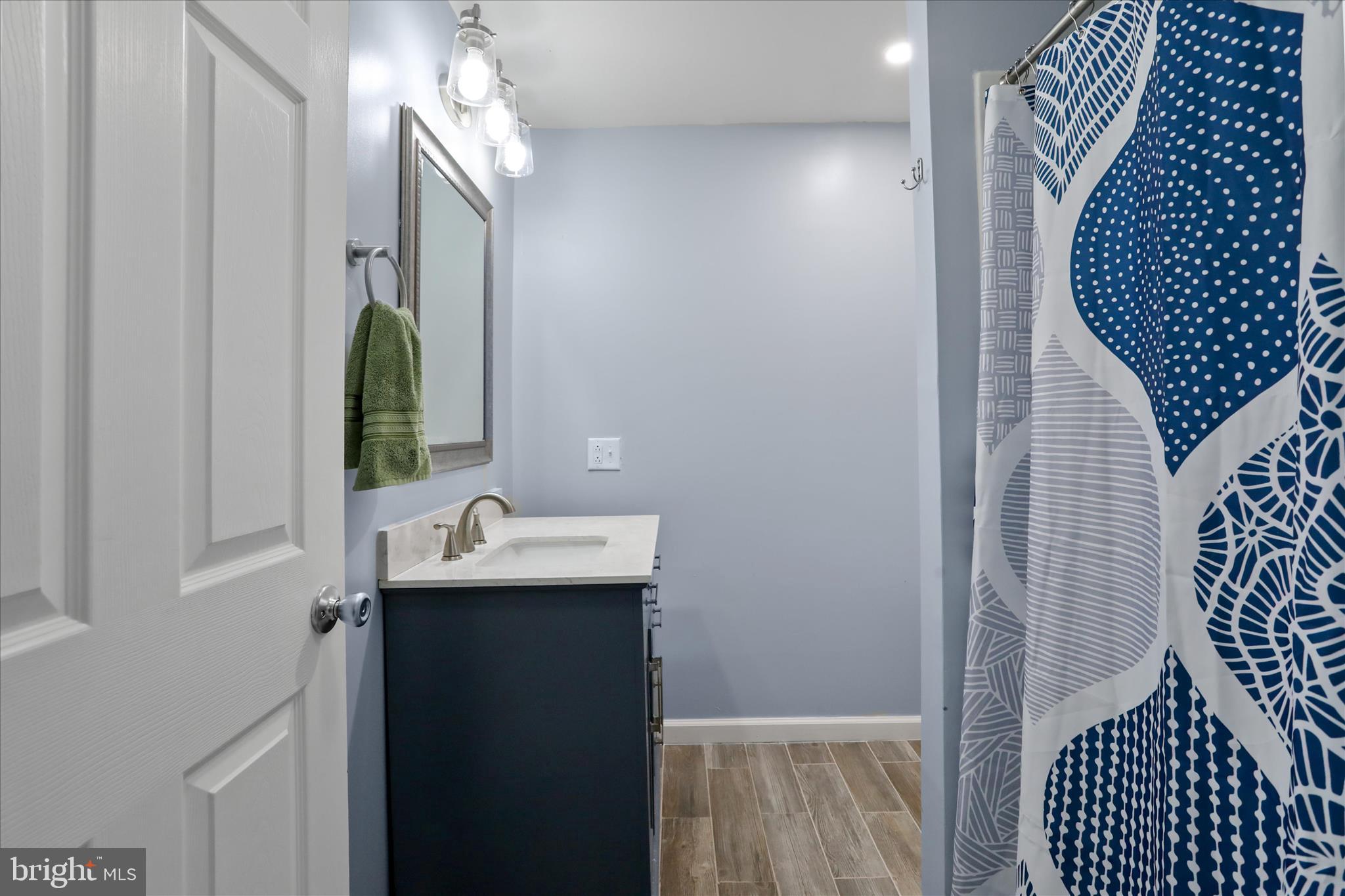 ROLLING HILLS - Residential