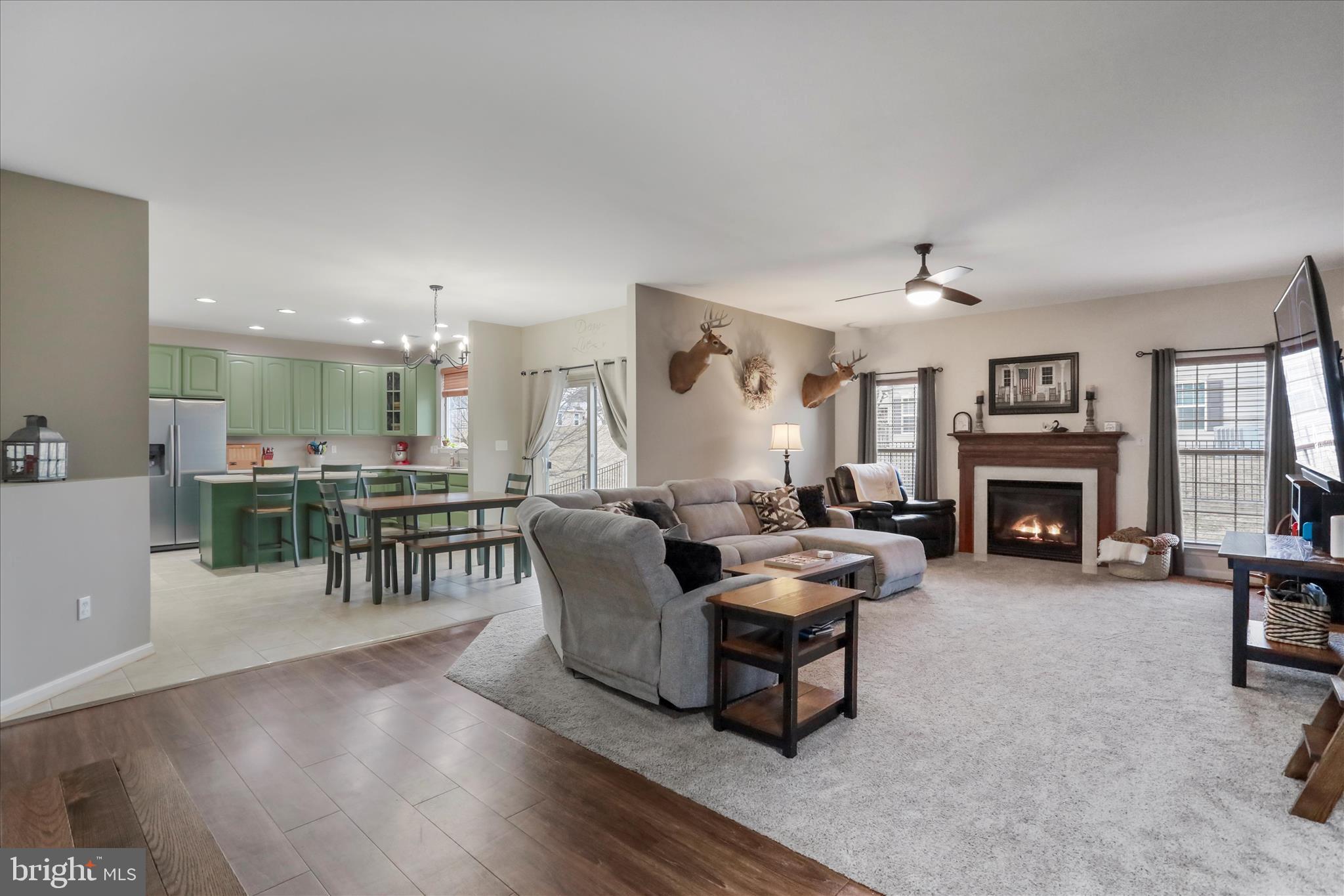 ROLLING HILLS - Residential