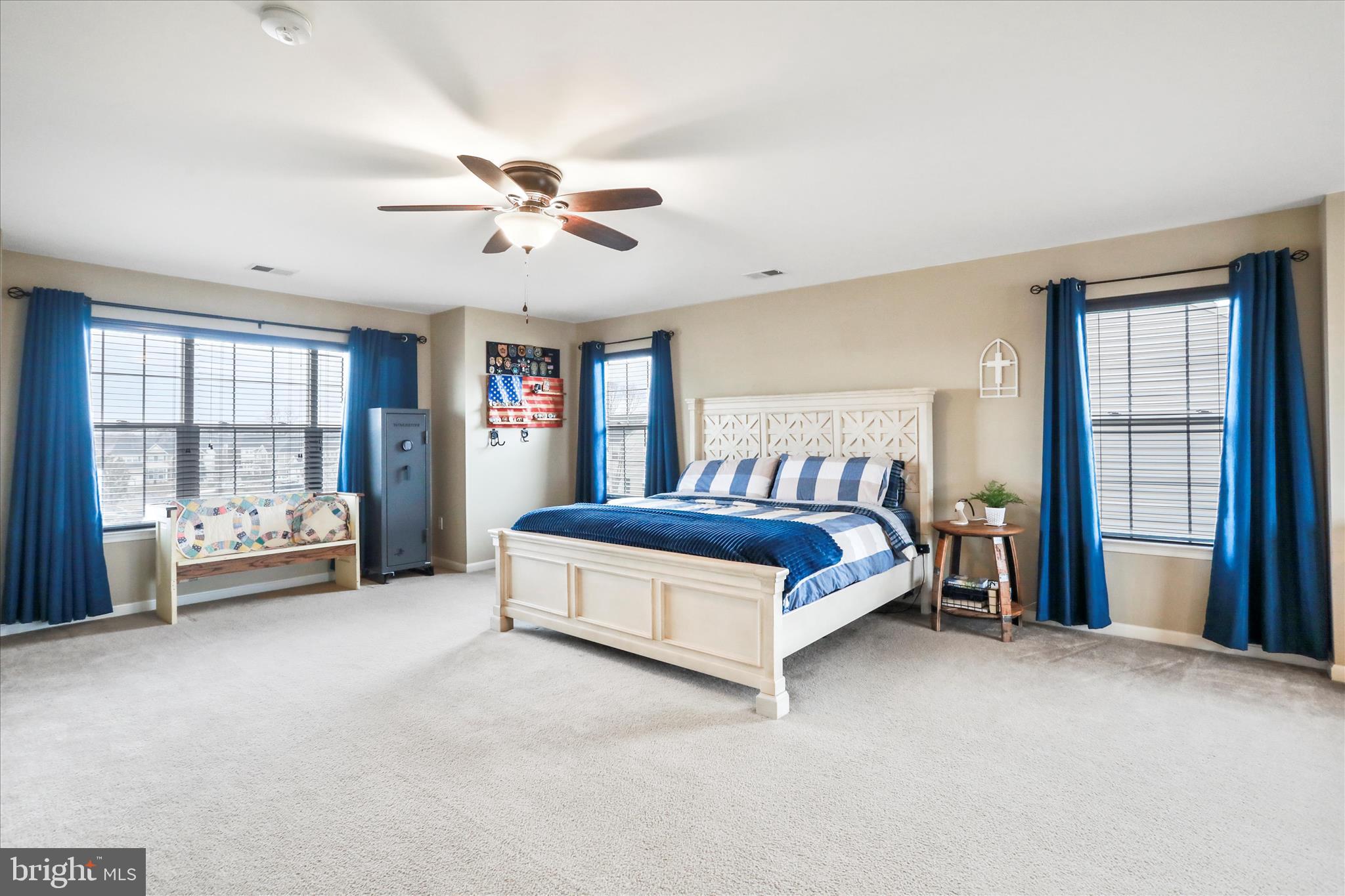 ROLLING HILLS - Residential