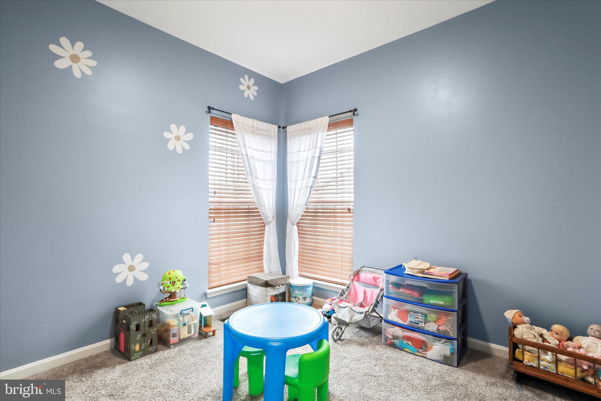 ROLLING HILLS - Residential