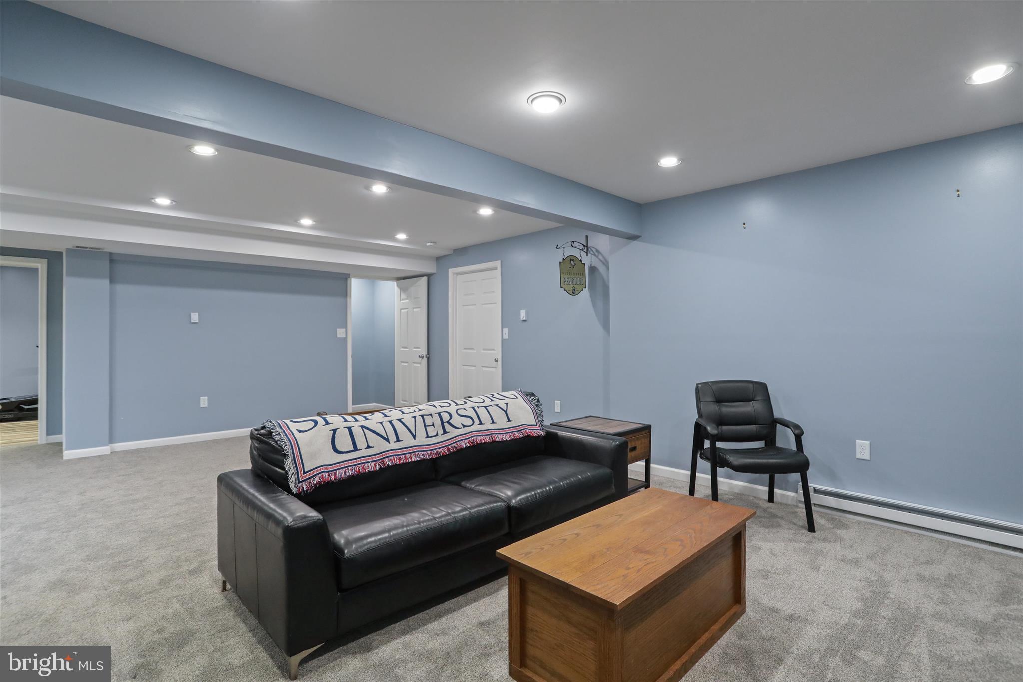 ROLLING HILLS - Residential