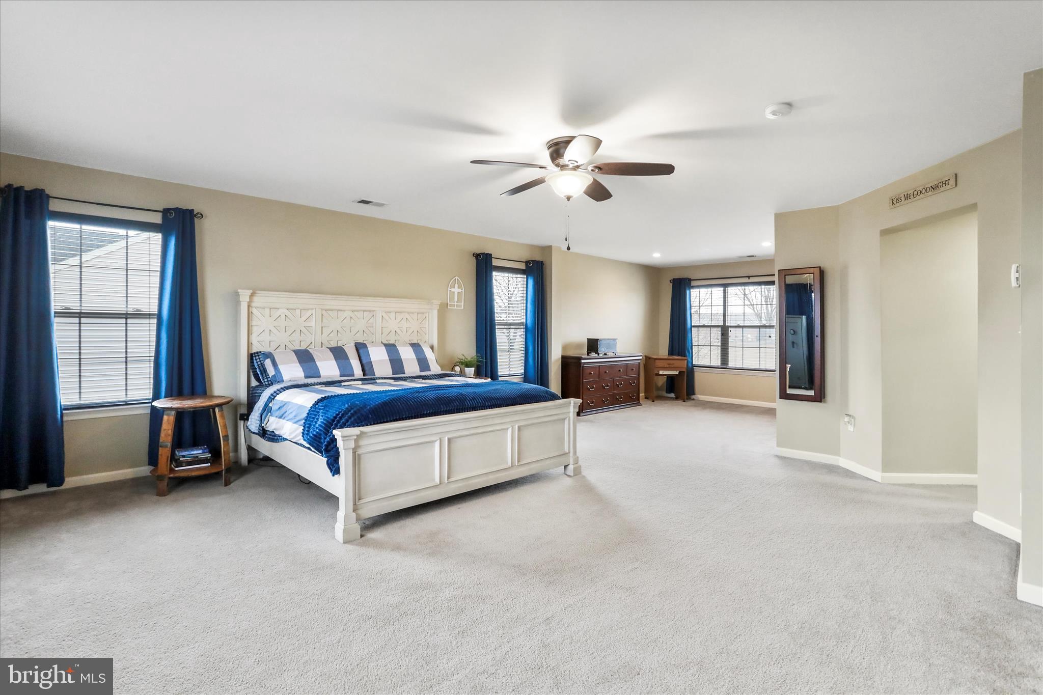 ROLLING HILLS - Residential