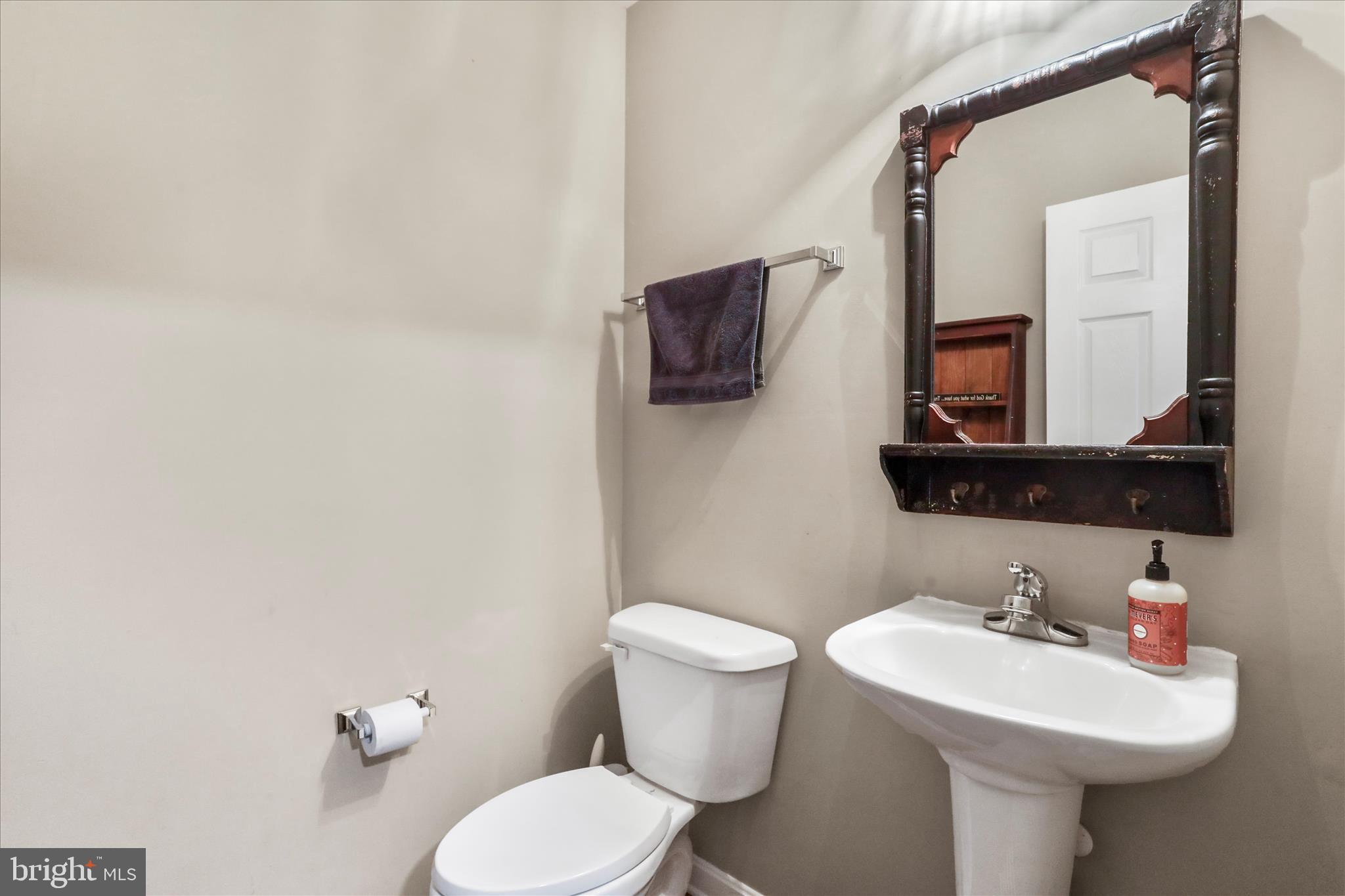 ROLLING HILLS - Residential