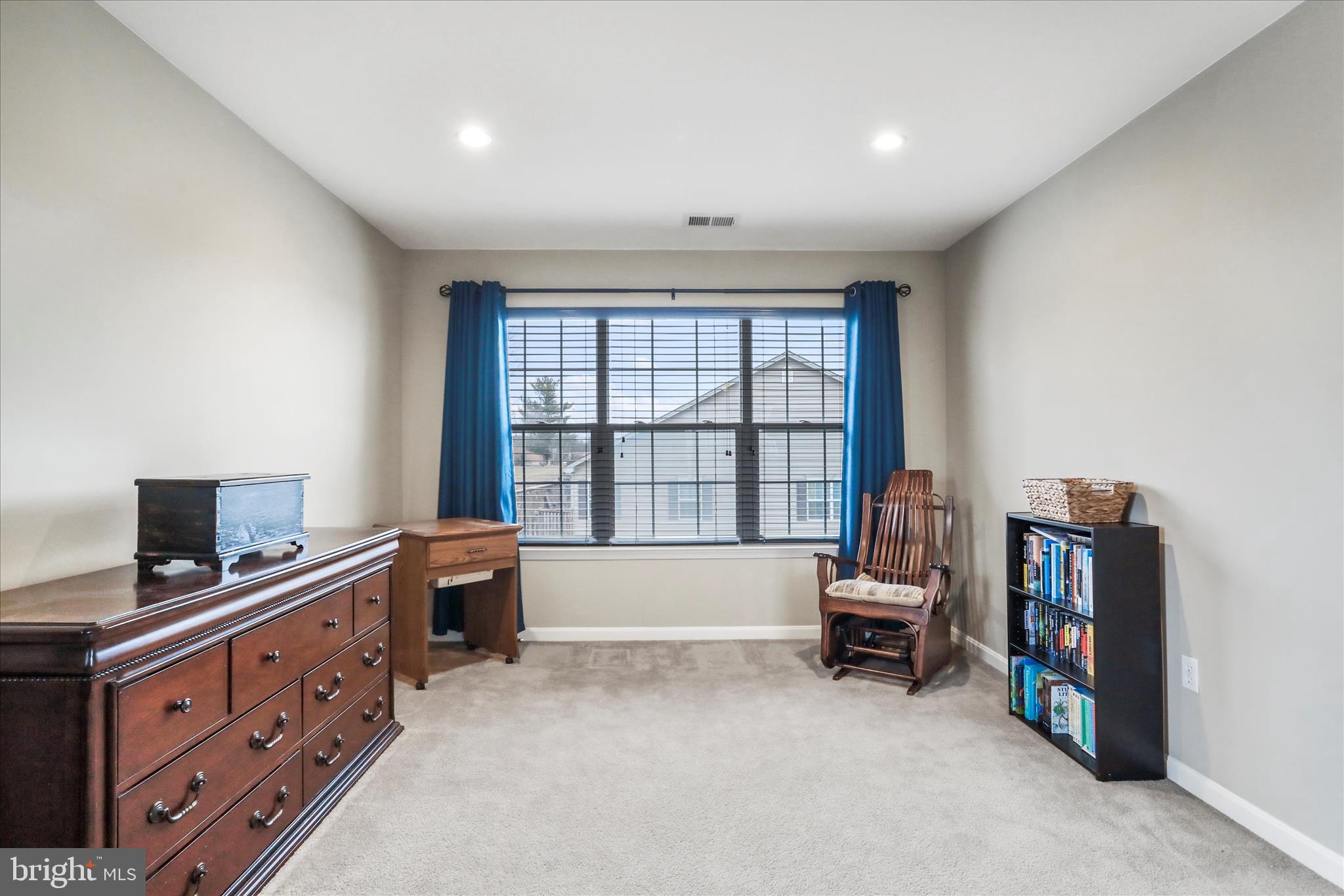 ROLLING HILLS - Residential