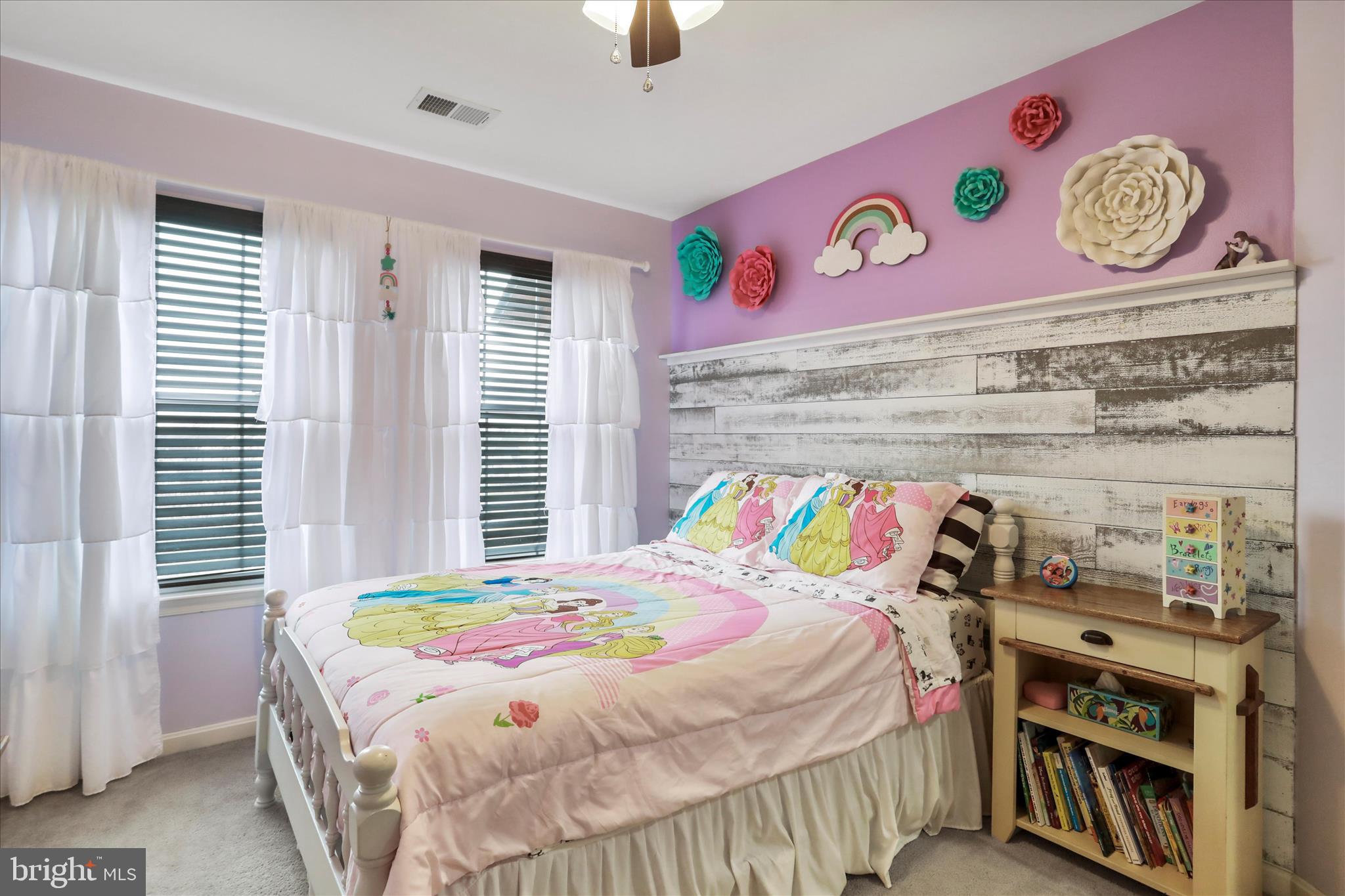 ROLLING HILLS - Residential