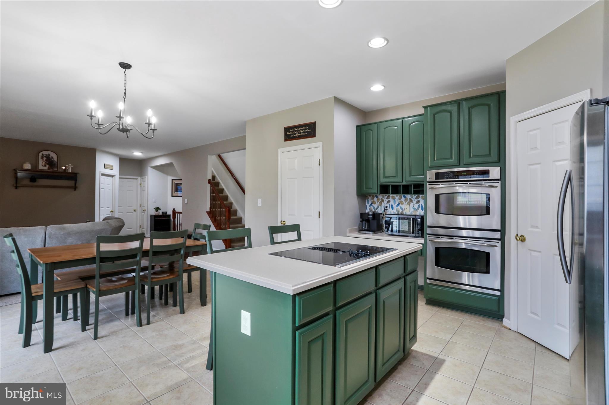 ROLLING HILLS - Residential