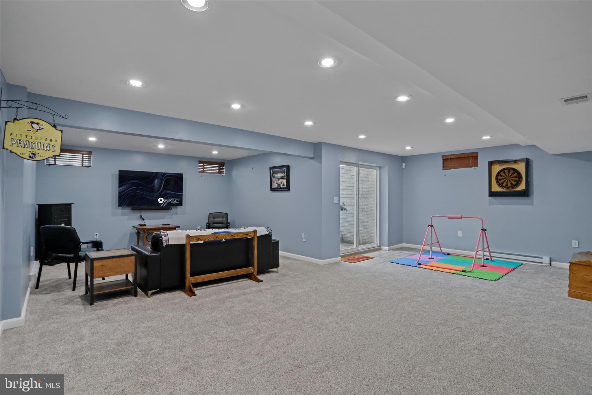 ROLLING HILLS - Residential