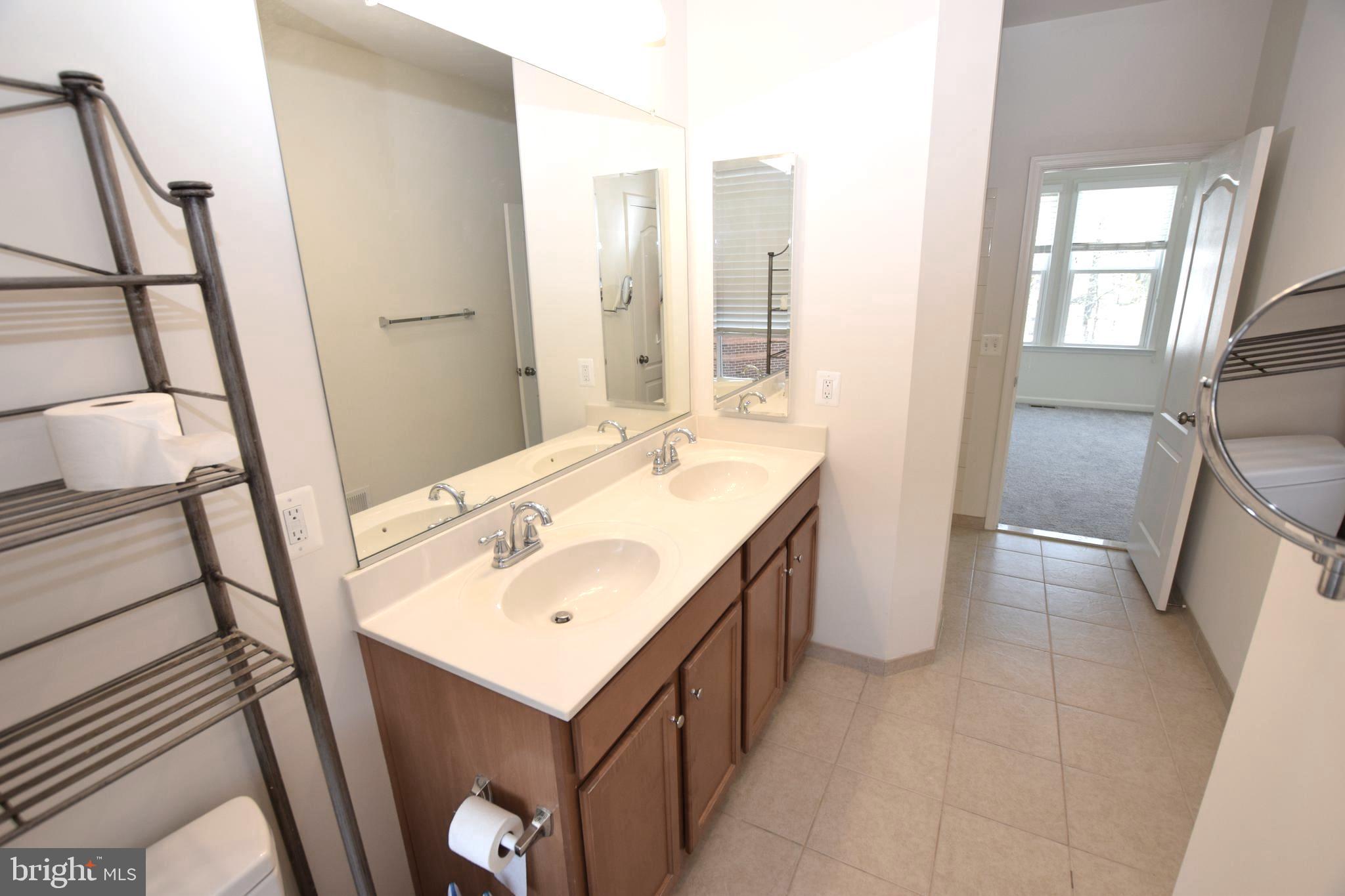 OLDE TOWNE SQUARE - Residential