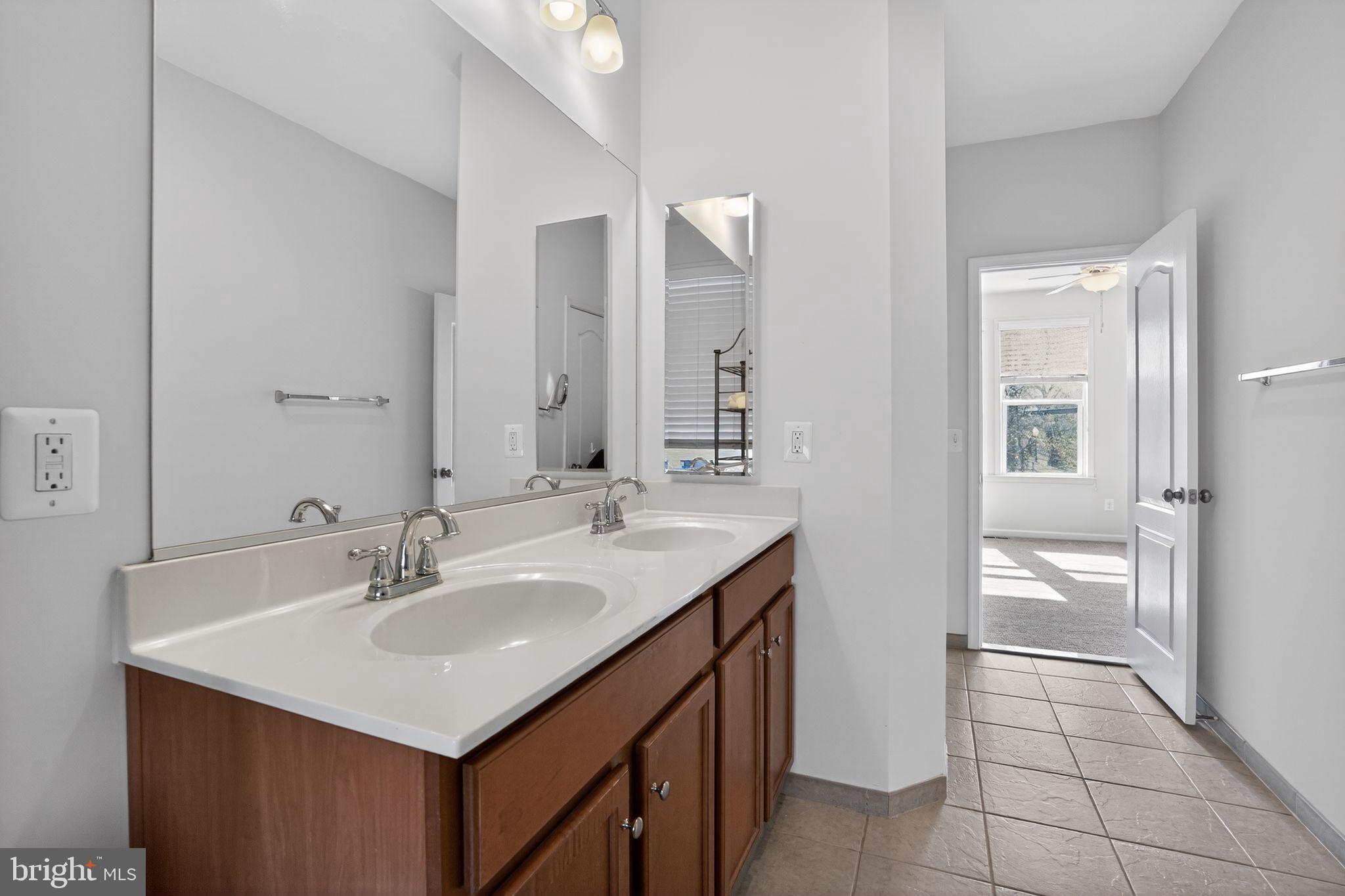 OLDE TOWNE SQUARE - Residential