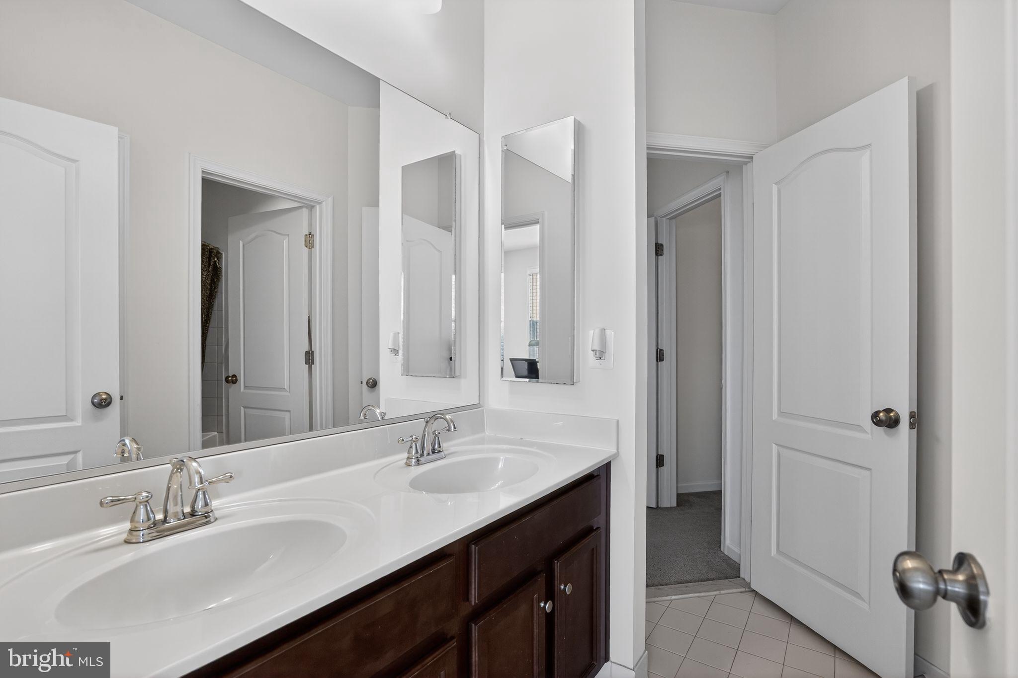 OLDE TOWNE SQUARE - Residential