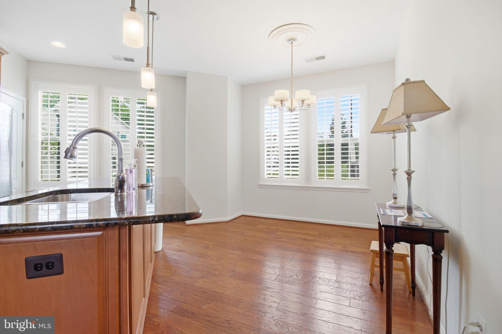 OLDE TOWNE SQUARE - Residential