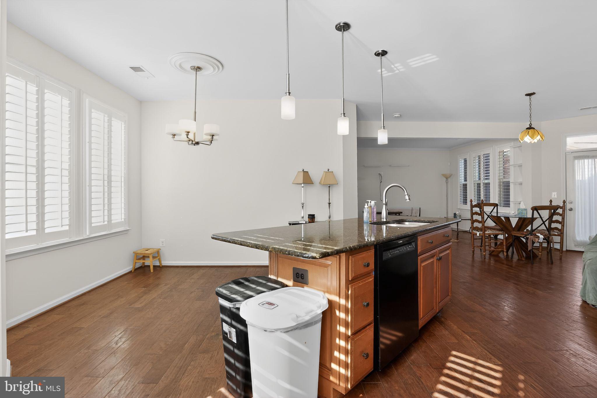 OLDE TOWNE SQUARE - Residential