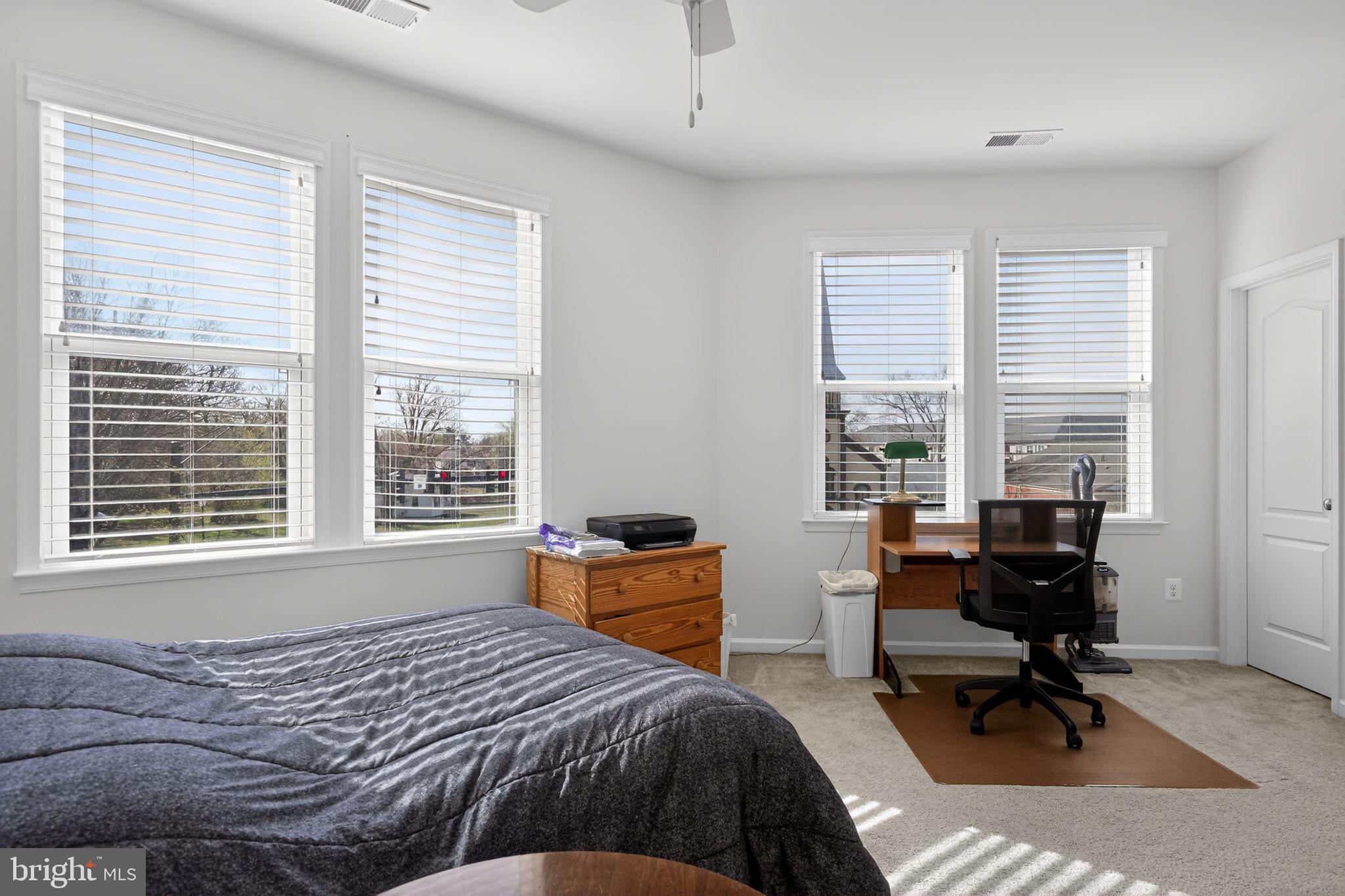 OLDE TOWNE SQUARE - Residential