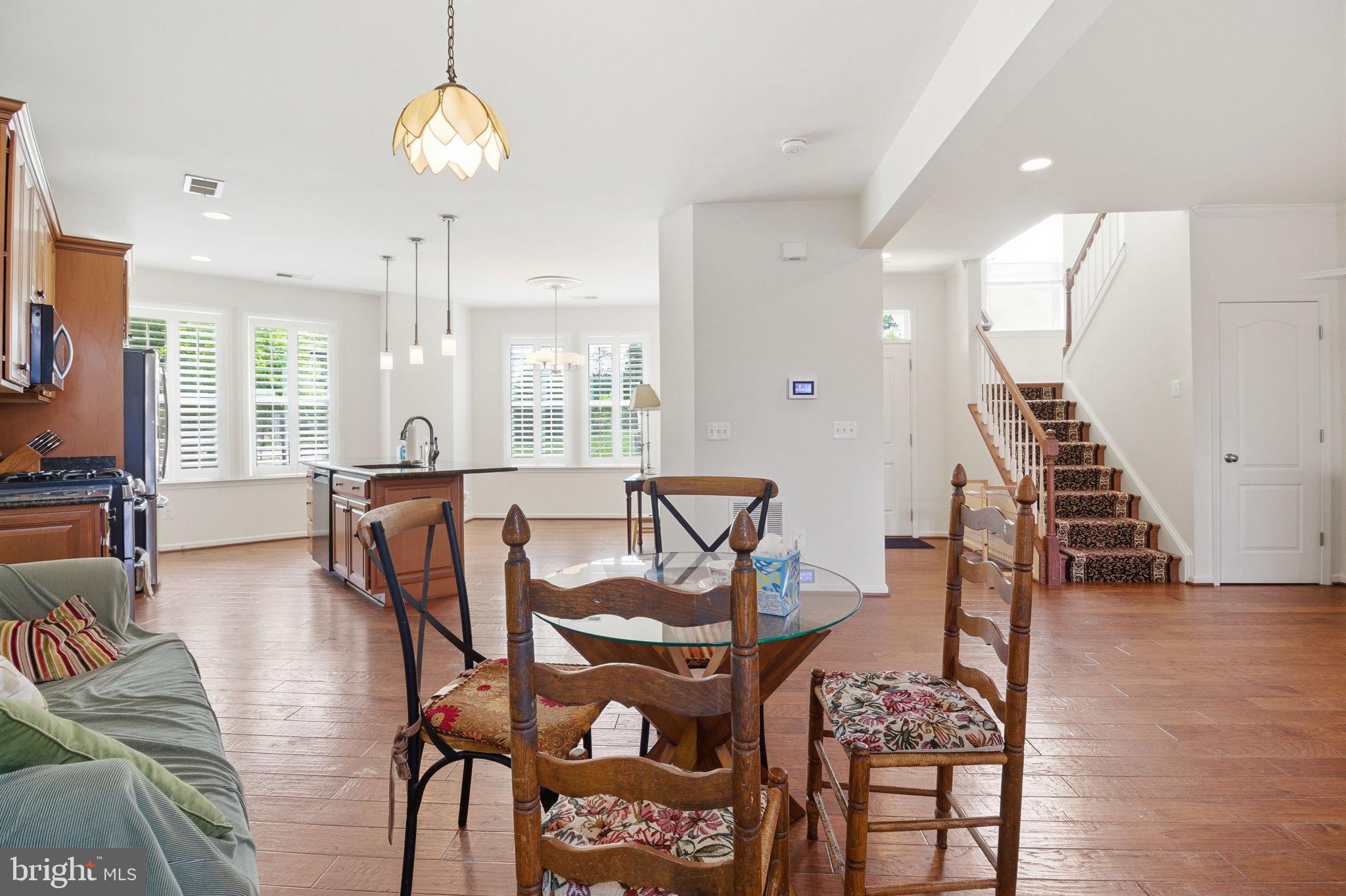 OLDE TOWNE SQUARE - Residential