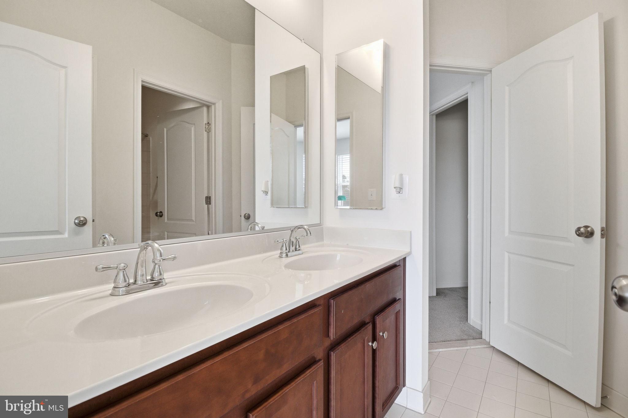 OLDE TOWNE SQUARE - Residential