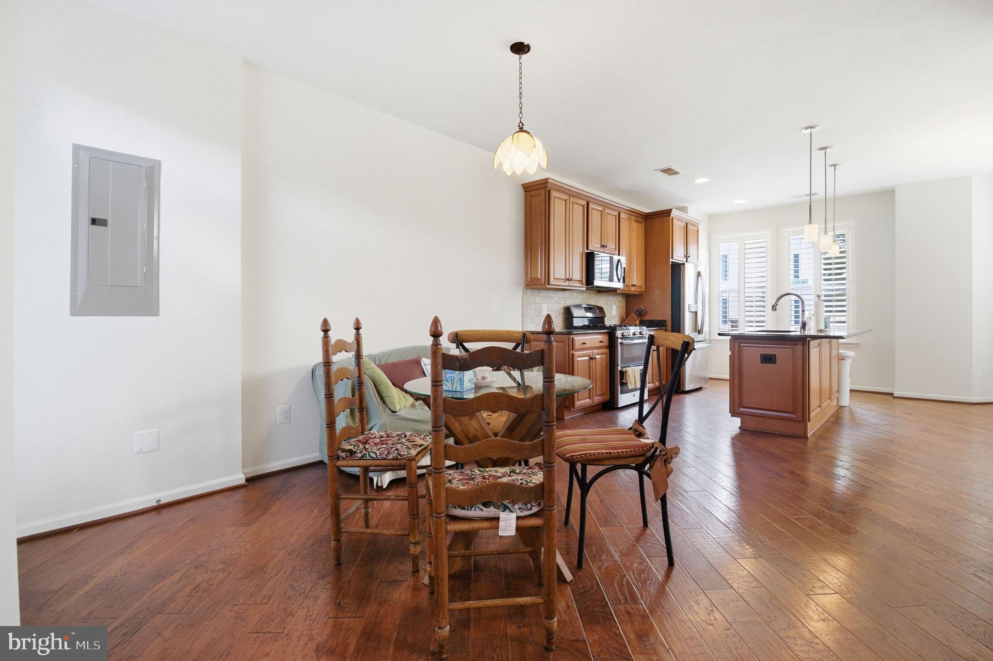 OLDE TOWNE SQUARE - Residential