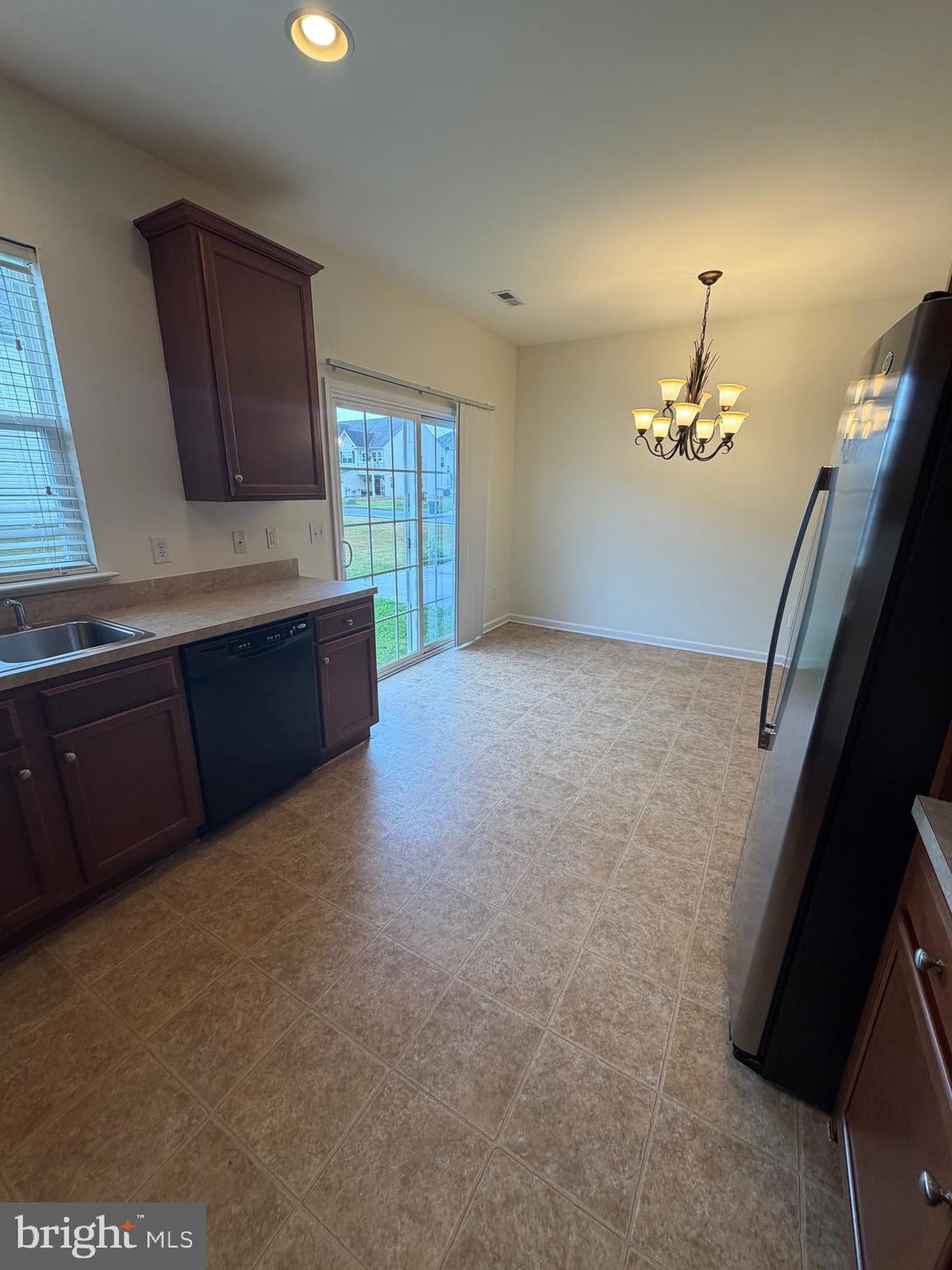 47 W WORTHINGTON BOULEVARD