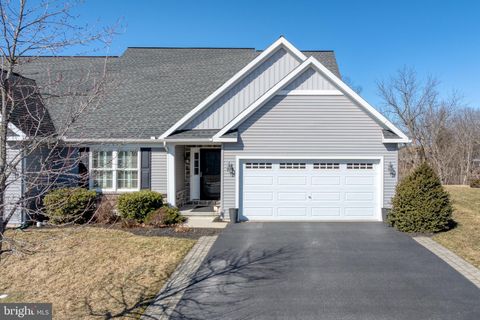 Photo of 5165 Oak Leaf Drive, MOUNT JOY, PA 17552 (MLS # PALA2065166)