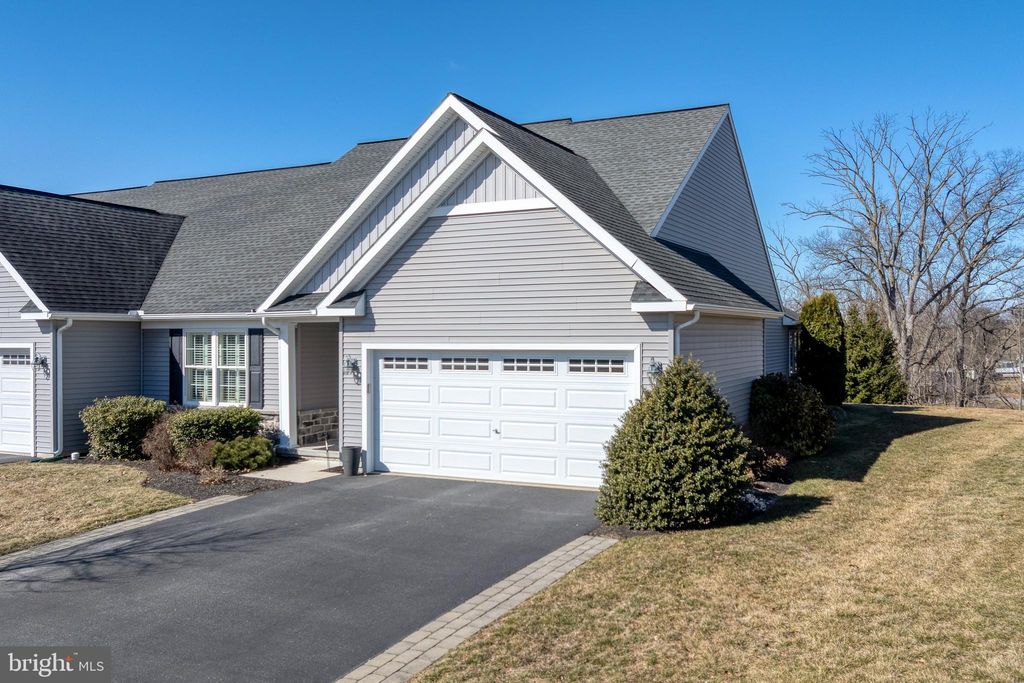 Photo of 5165 Oak Leaf Drive, MOUNT JOY, PA 17552 (MLS # PALA2065166)