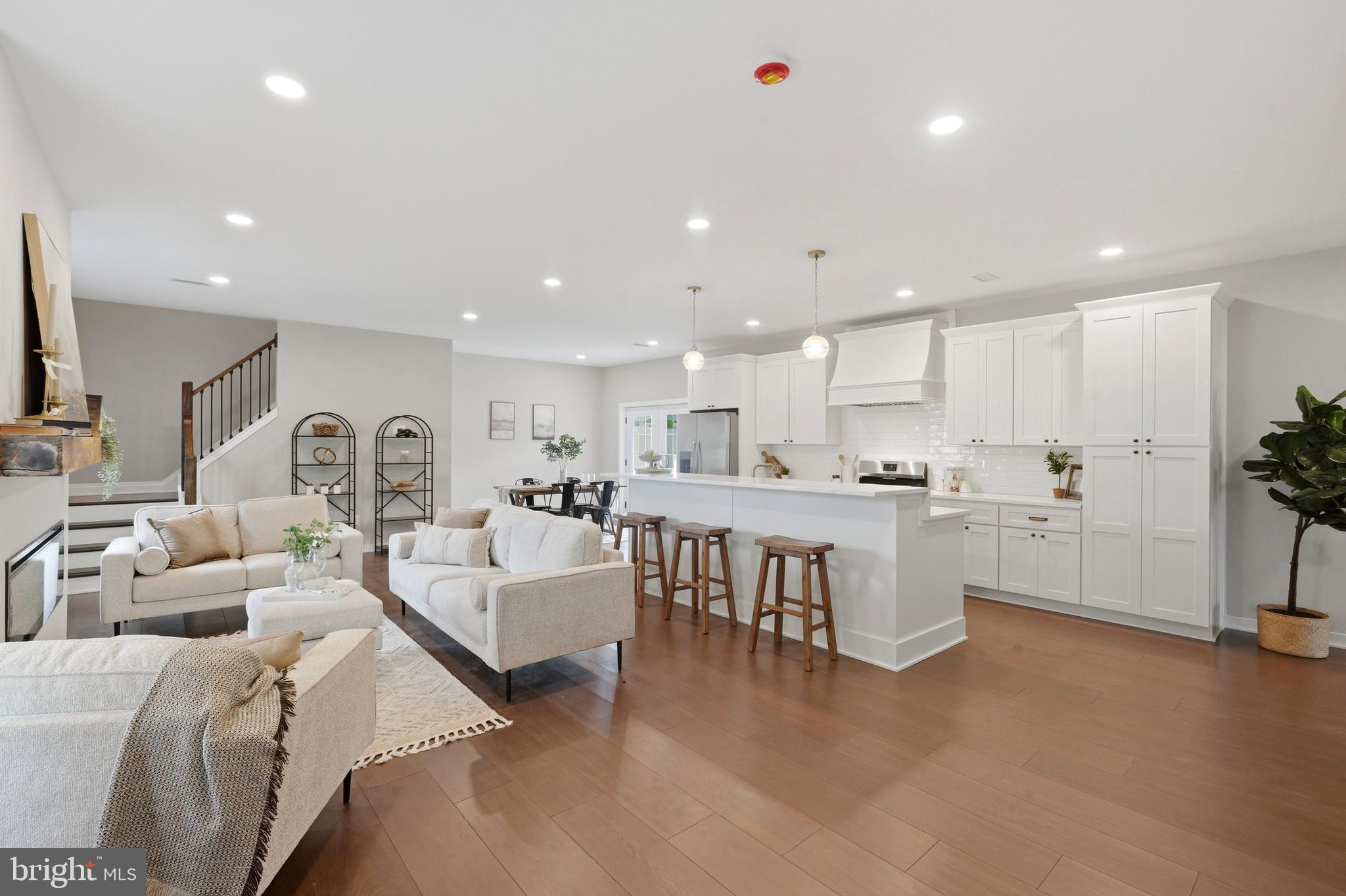 214 WYANDOTTE ROAD