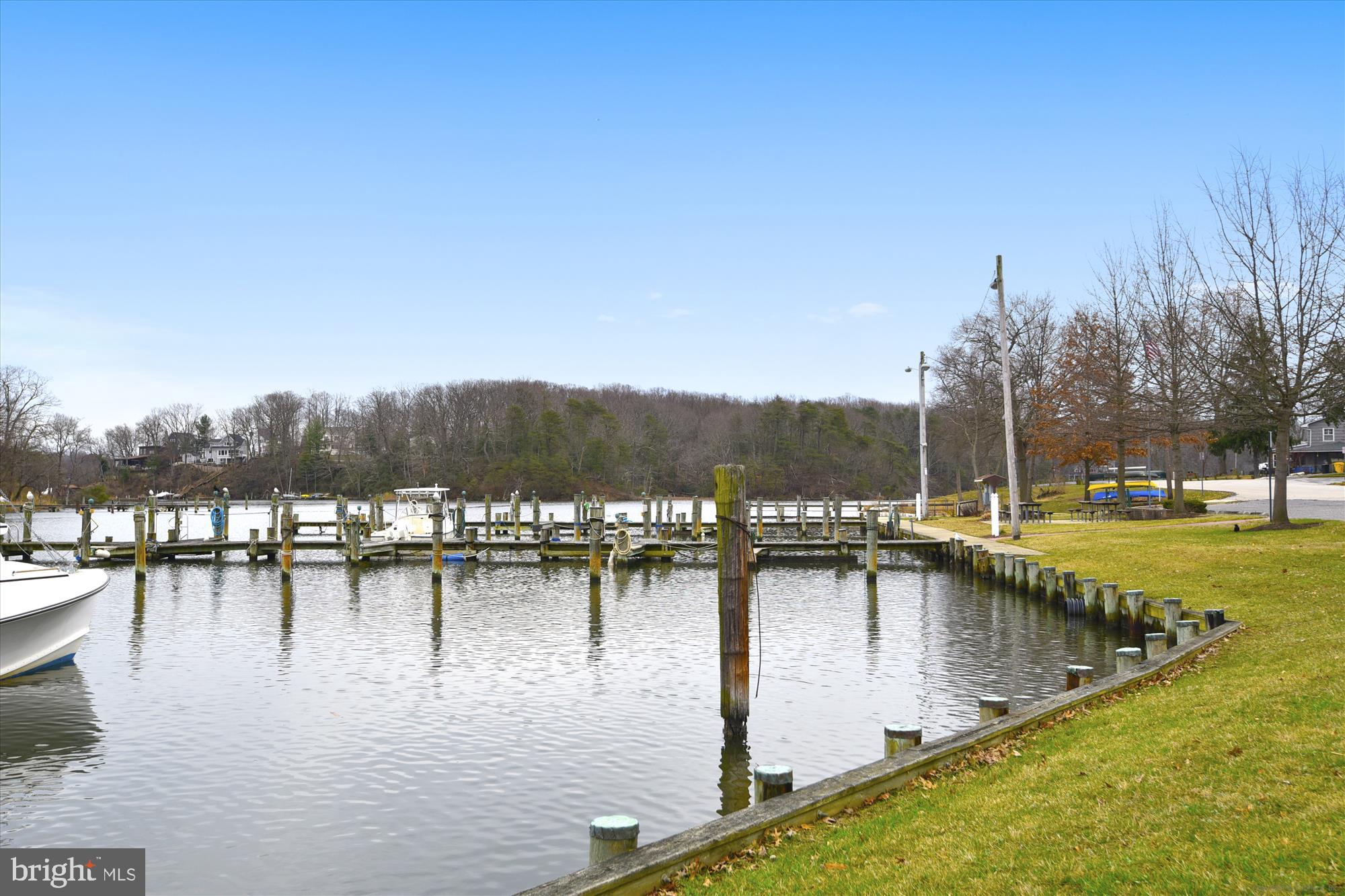 WOODLAND BEACH - Residential