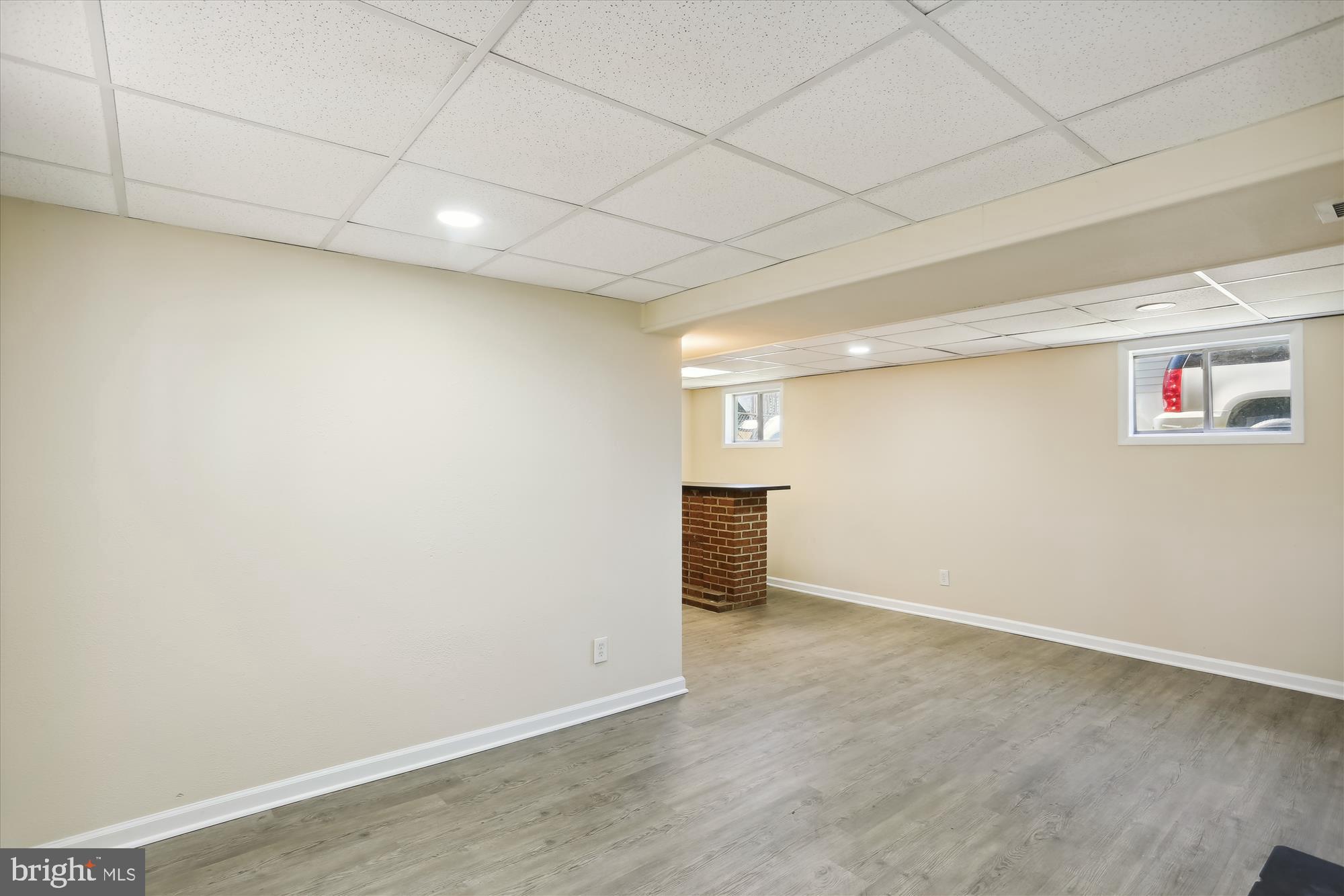 WOODLAND BEACH - Residential