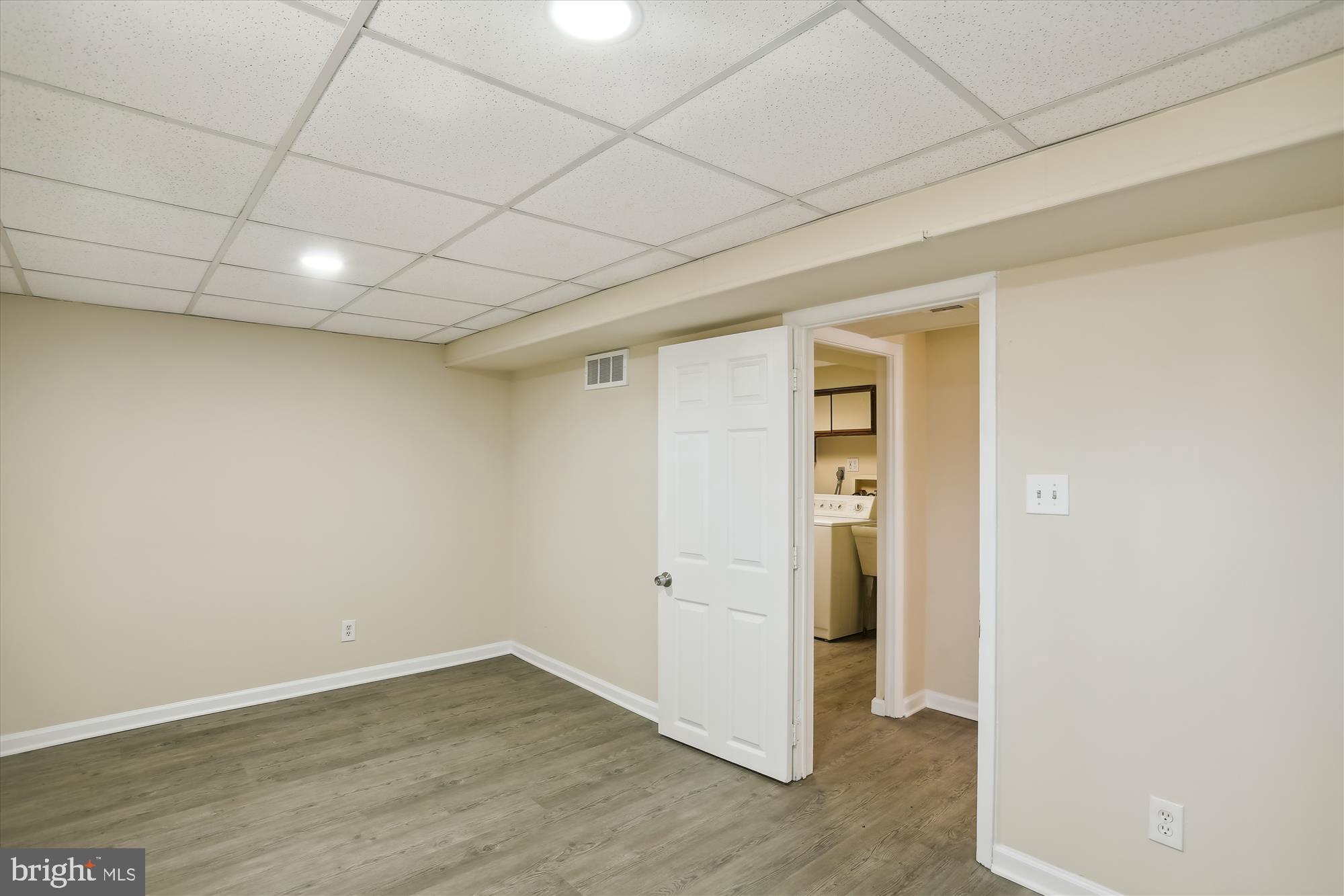 WOODLAND BEACH - Residential