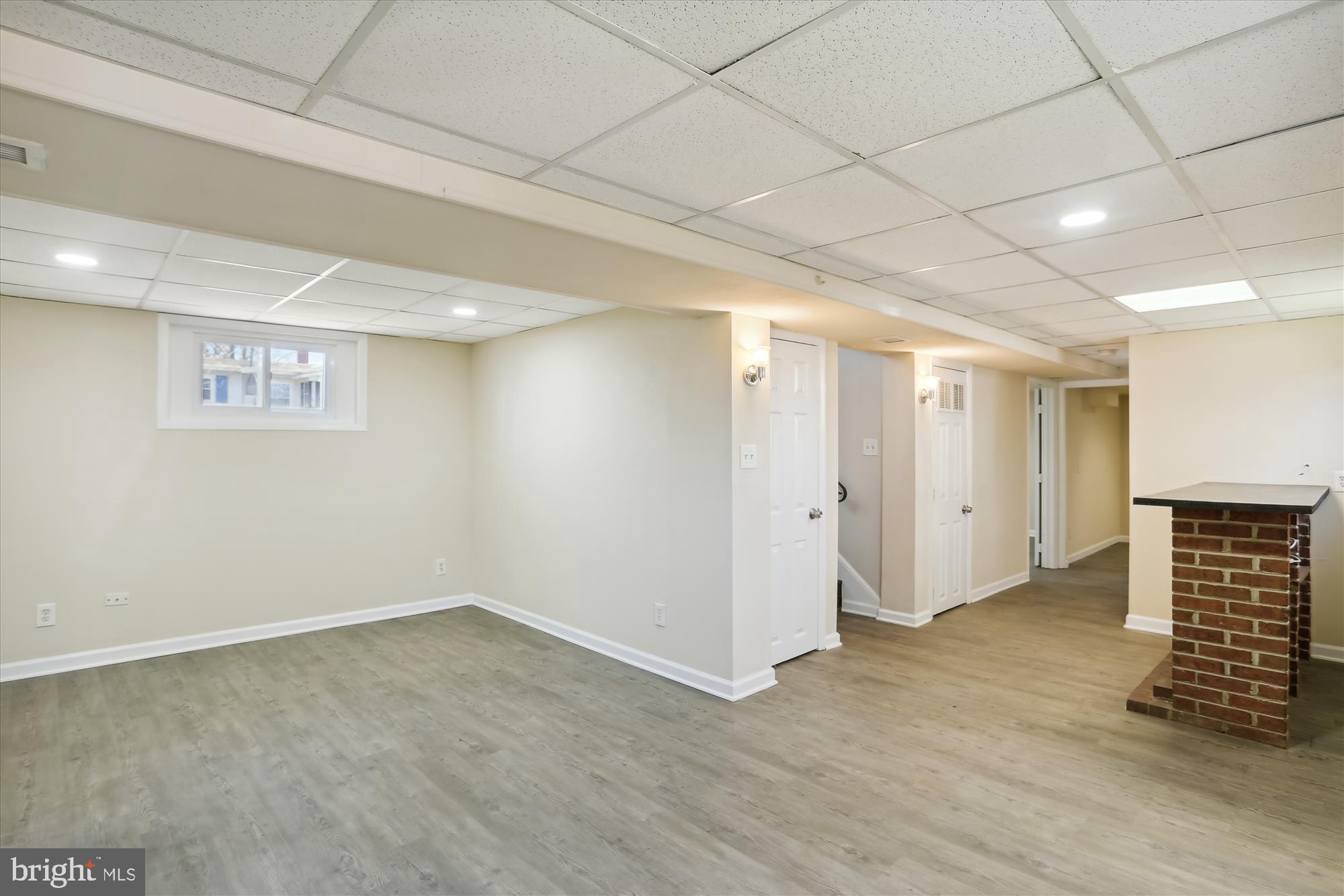 WOODLAND BEACH - Residential