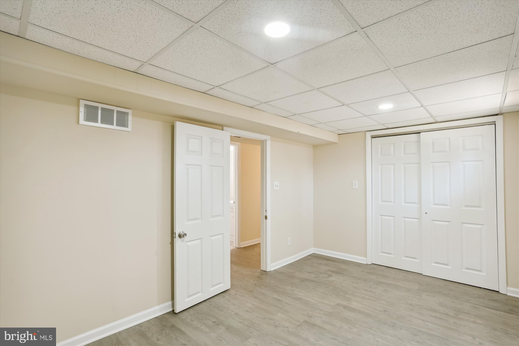 WOODLAND BEACH - Residential