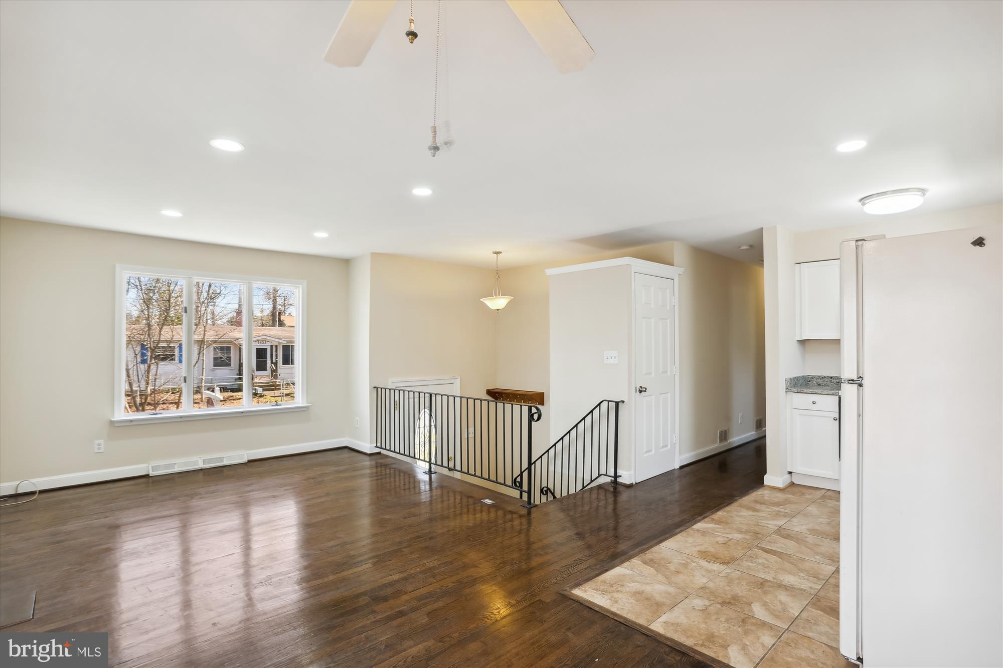 WOODLAND BEACH - Residential