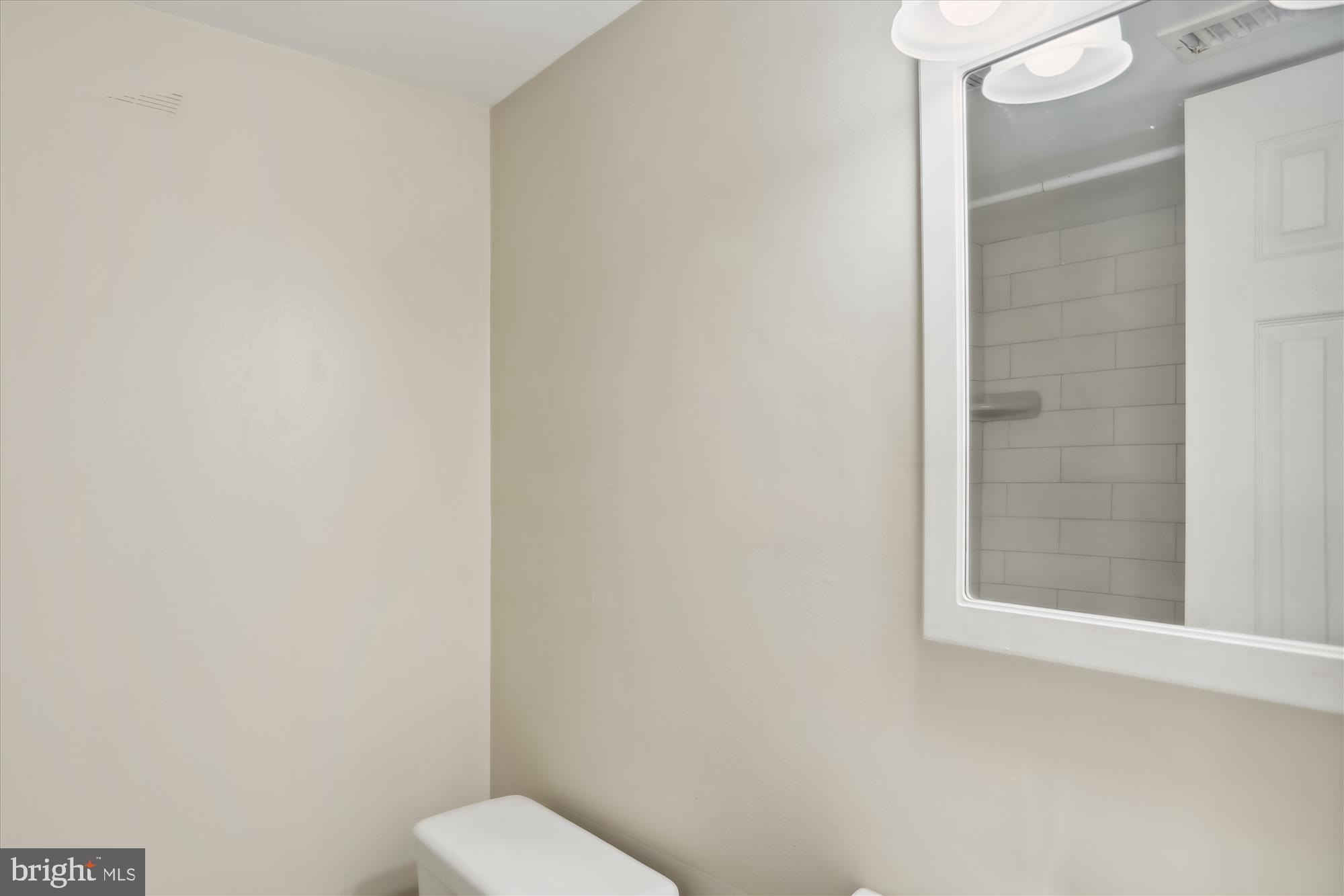 WOODLAND BEACH - Residential