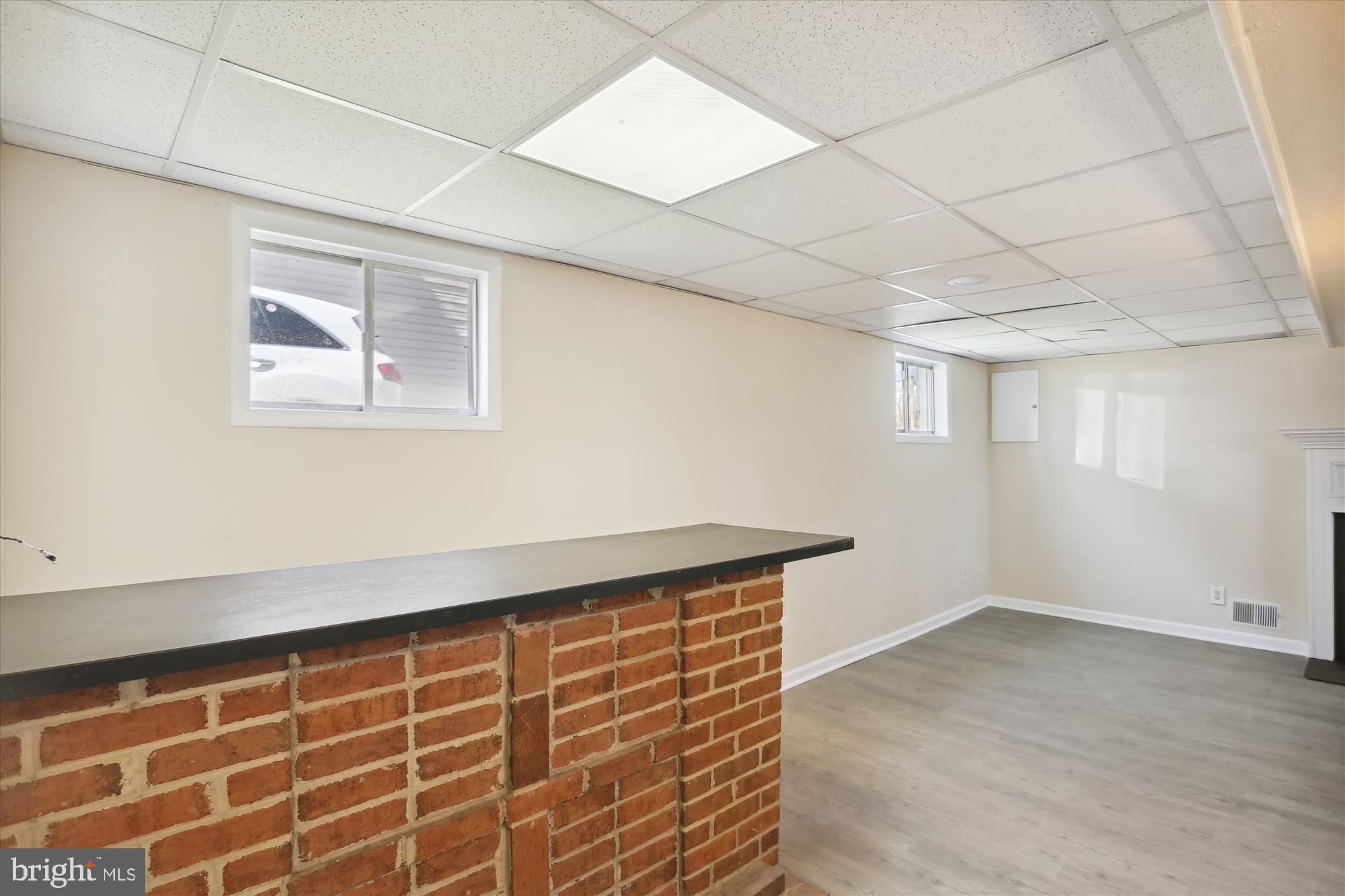 WOODLAND BEACH - Residential