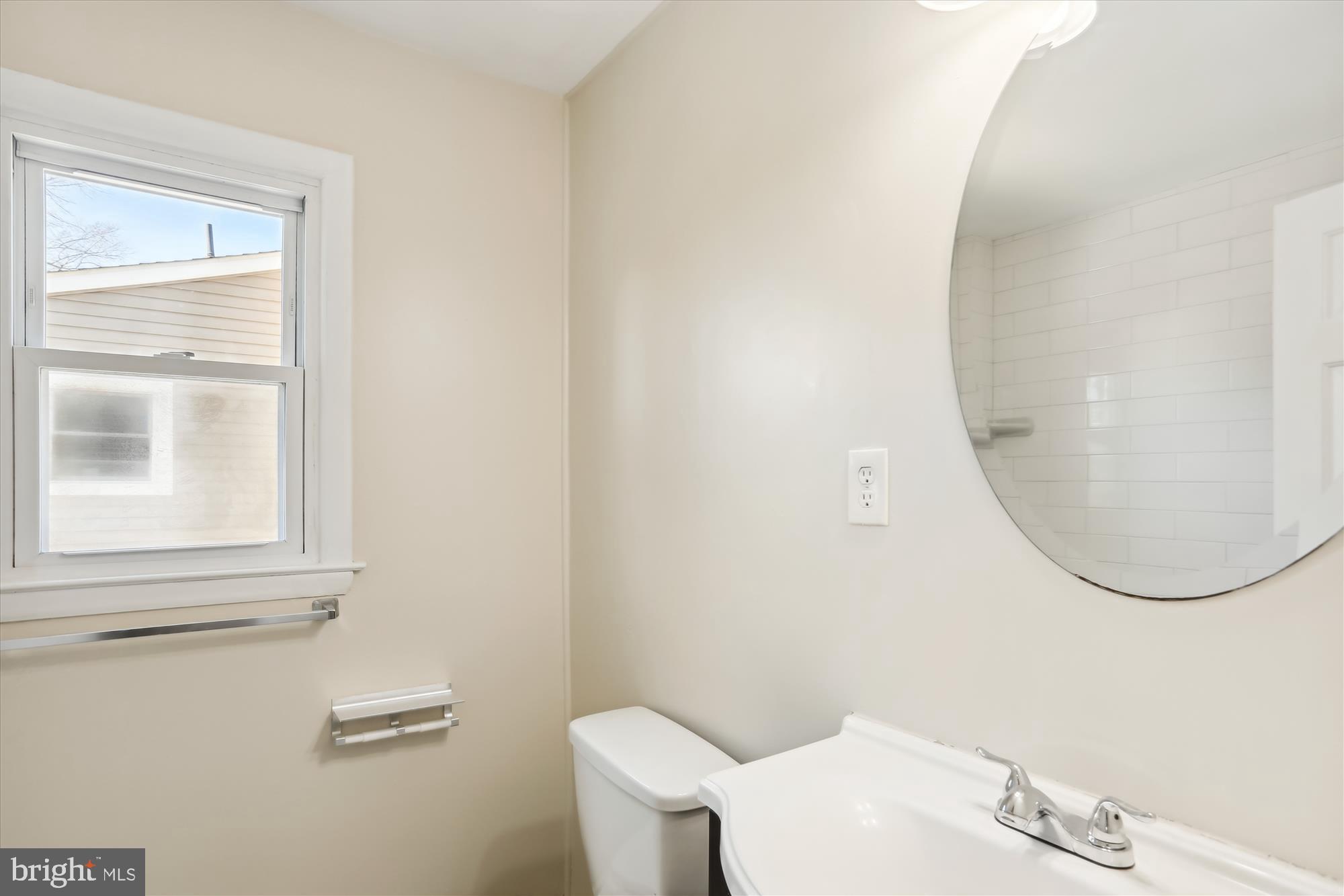 WOODLAND BEACH - Residential