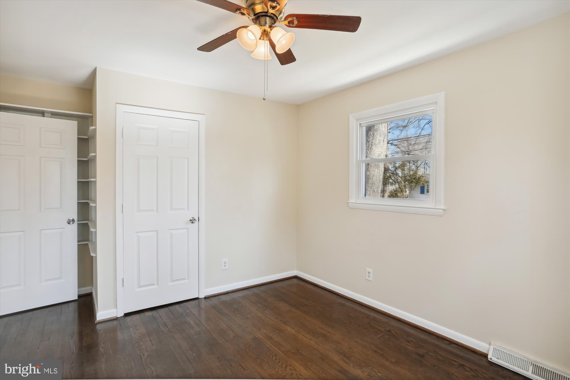 WOODLAND BEACH - Residential