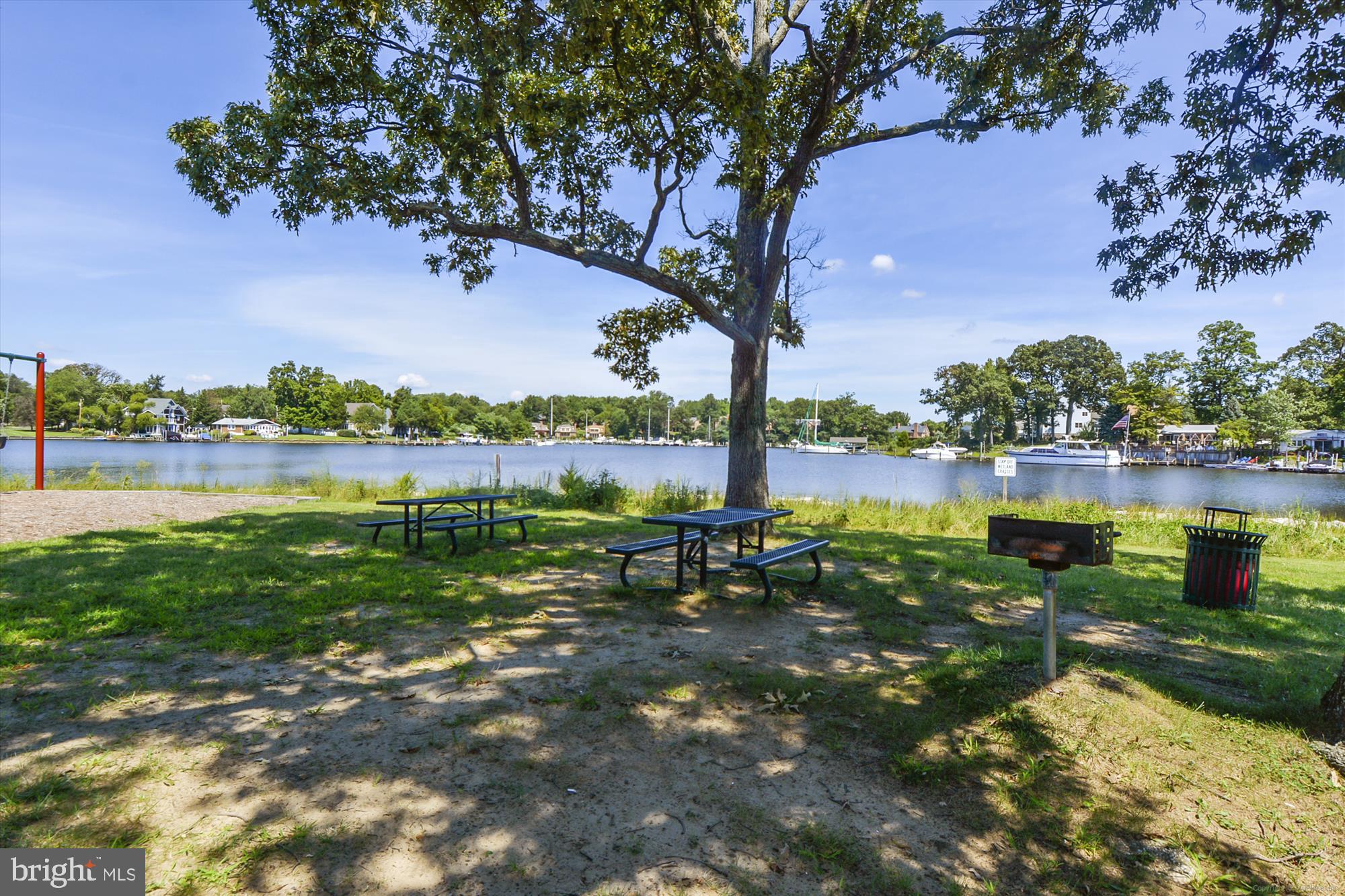 WOODLAND BEACH - Residential