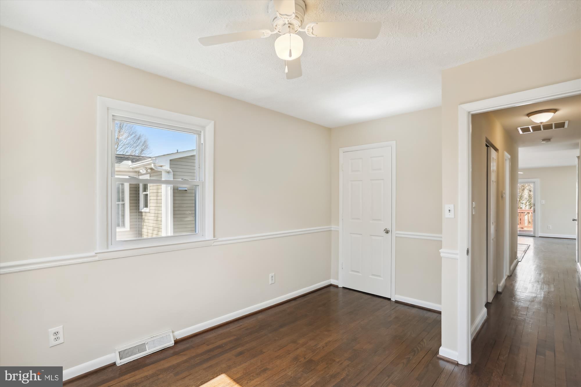 WOODLAND BEACH - Residential