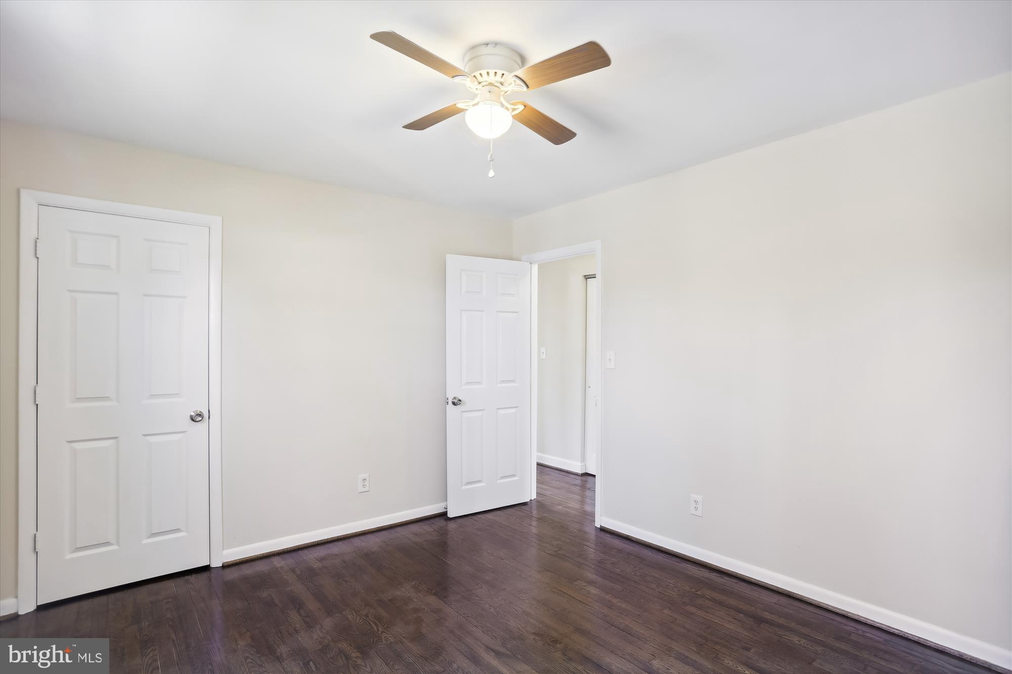 WOODLAND BEACH - Residential