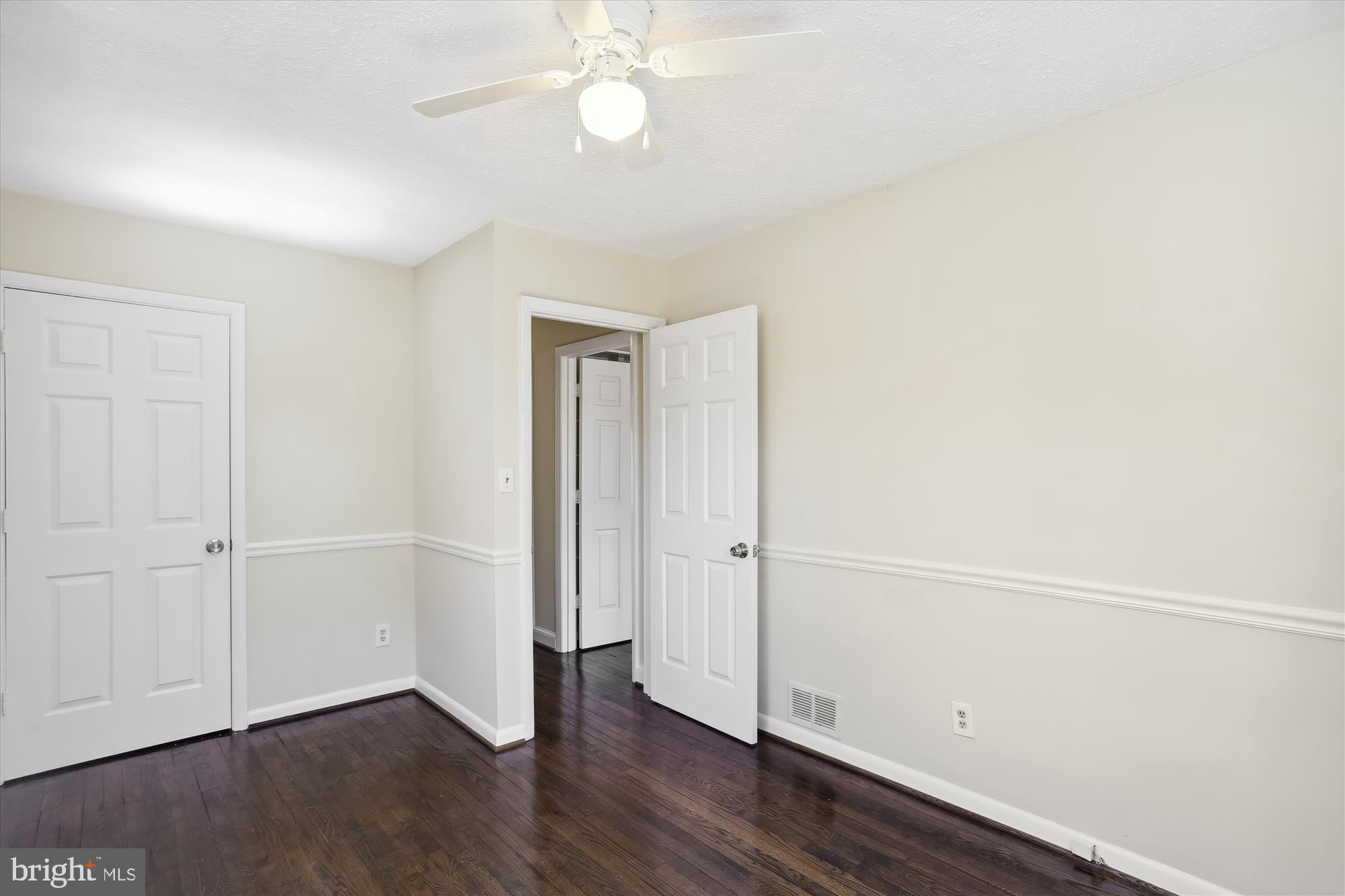 WOODLAND BEACH - Residential