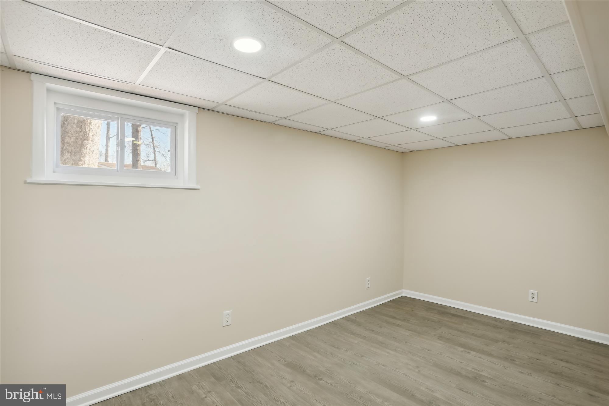 WOODLAND BEACH - Residential