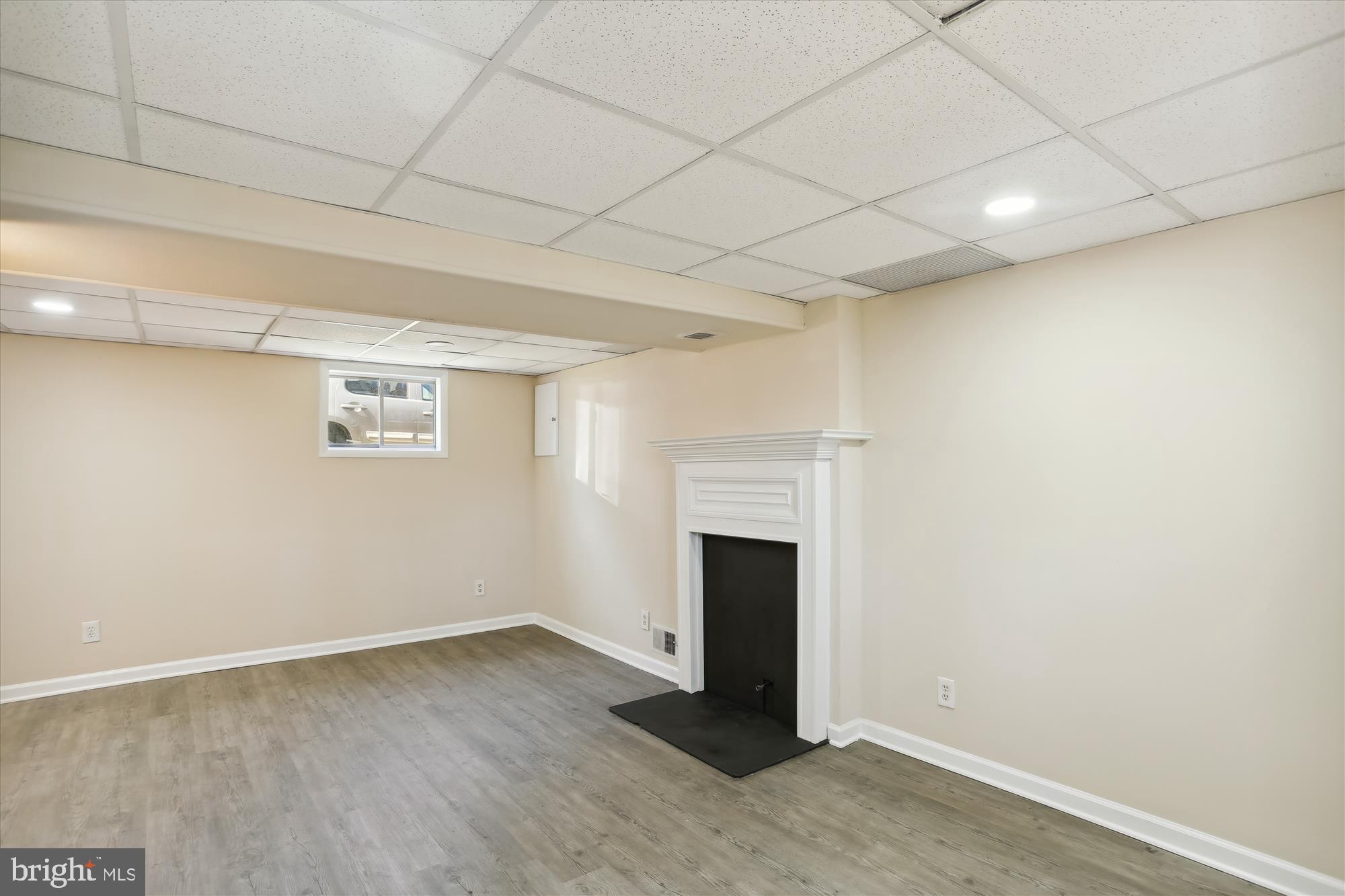 WOODLAND BEACH - Residential