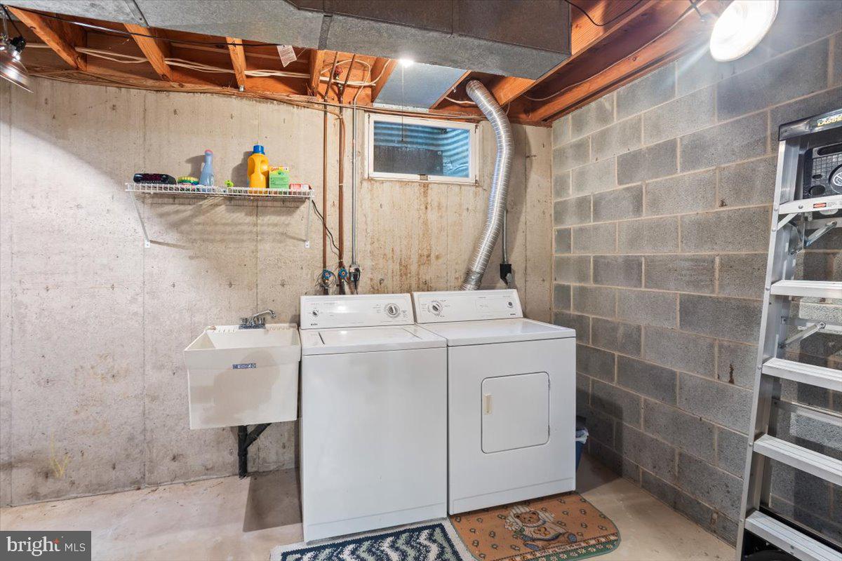 CARLTON SQUARE - Residential