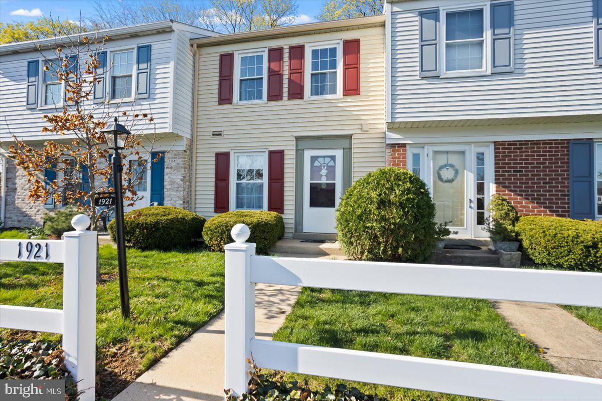 CARLTON SQUARE - Residential