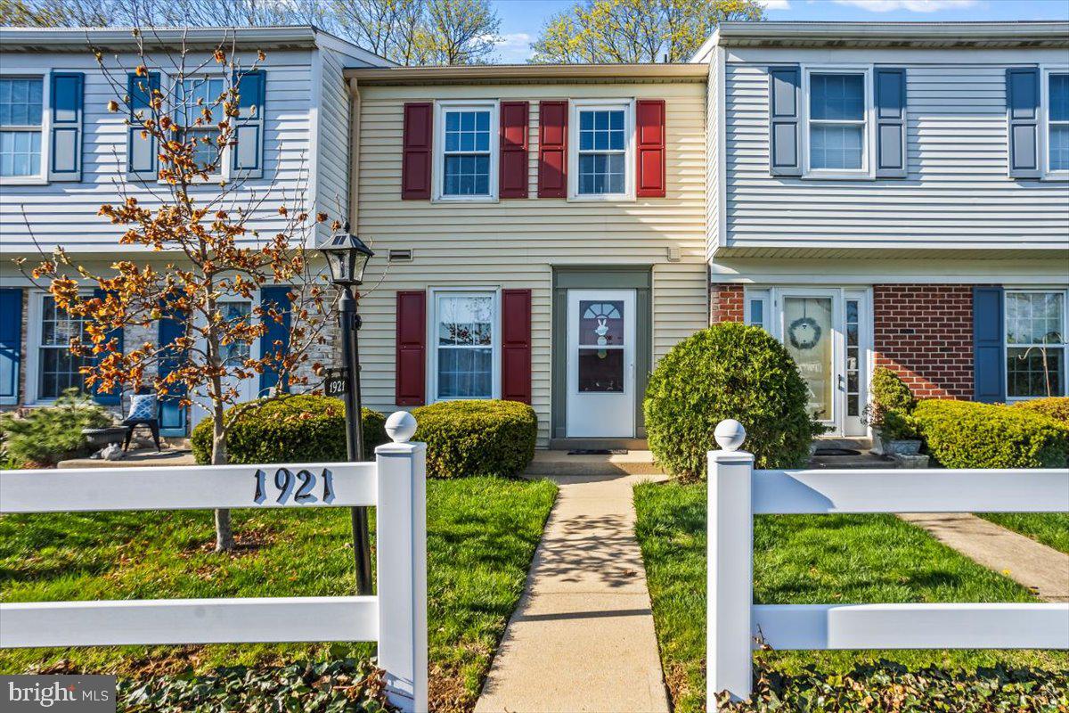 CARLTON SQUARE - Residential