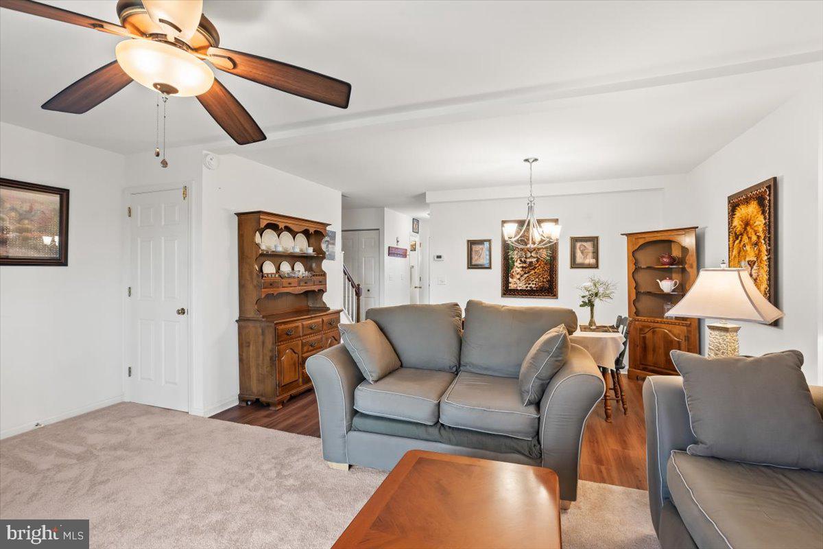 CARLTON SQUARE - Residential