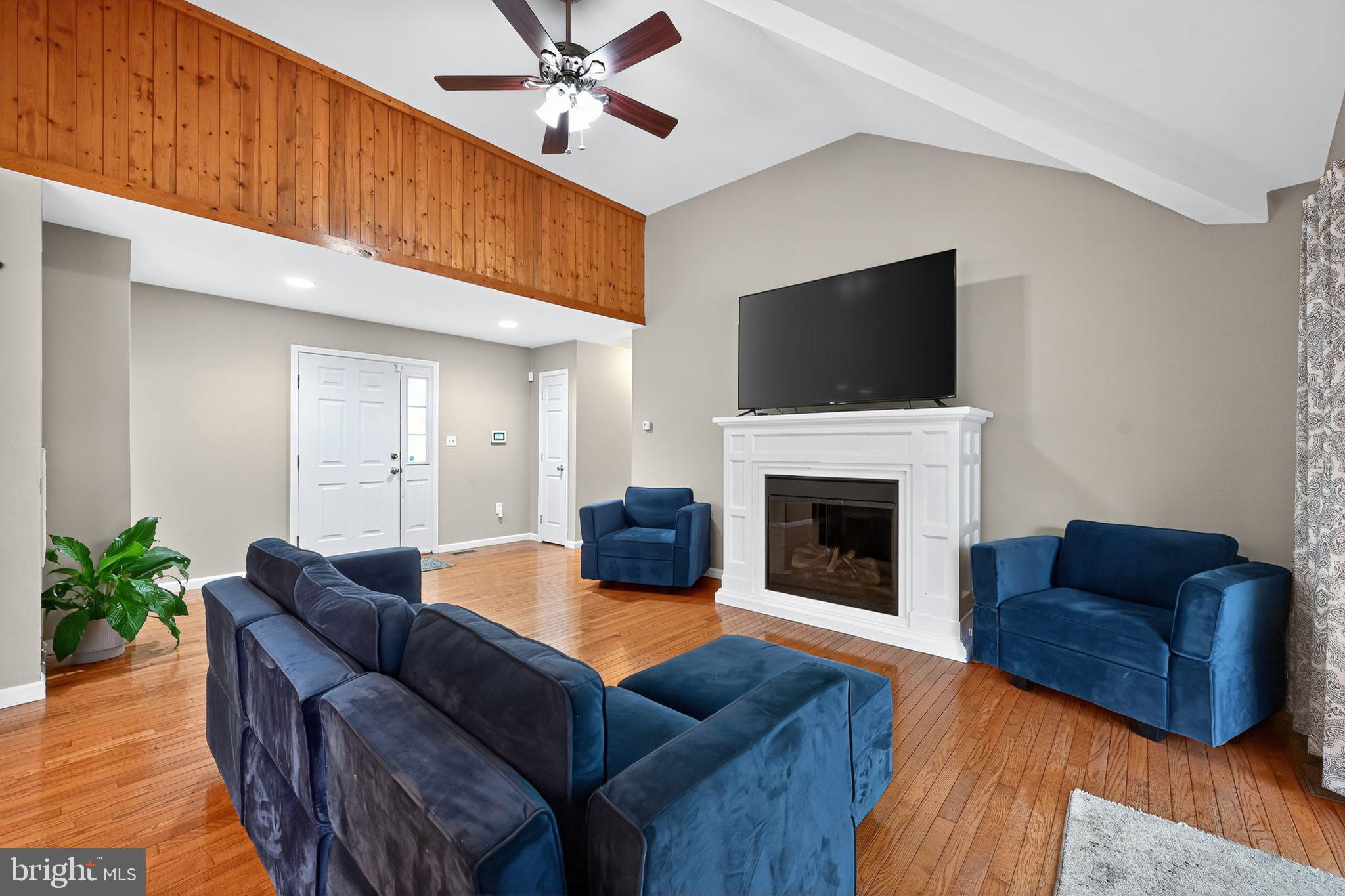 912 LITTLE BROOKE LANE